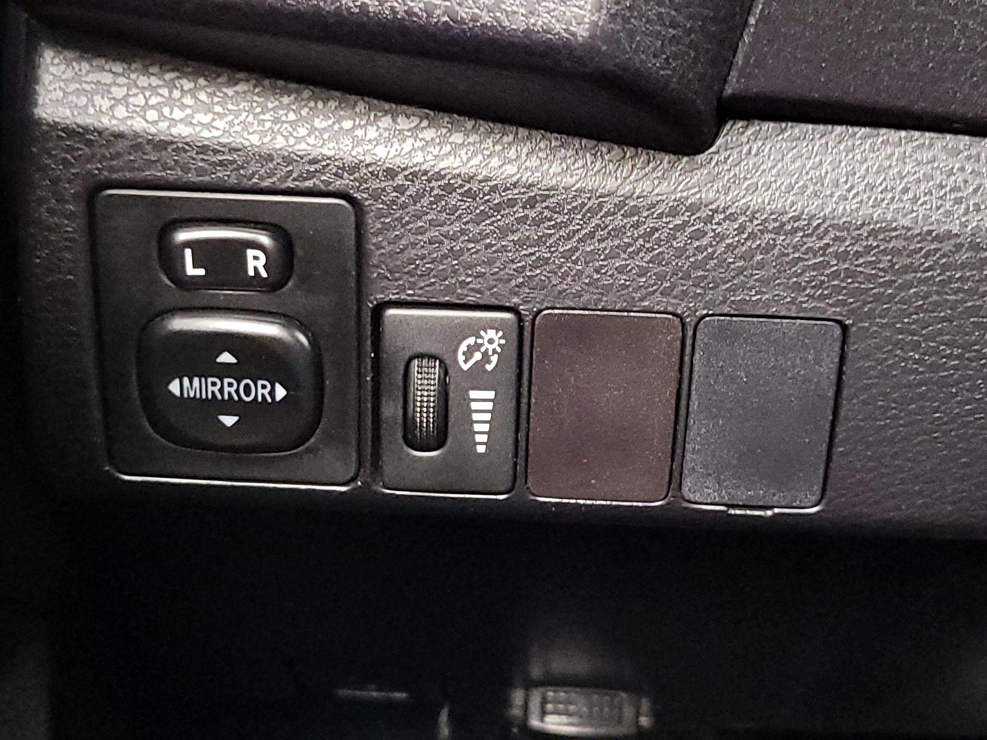 Thumbnail: 2015 Toyota Corolla - 13