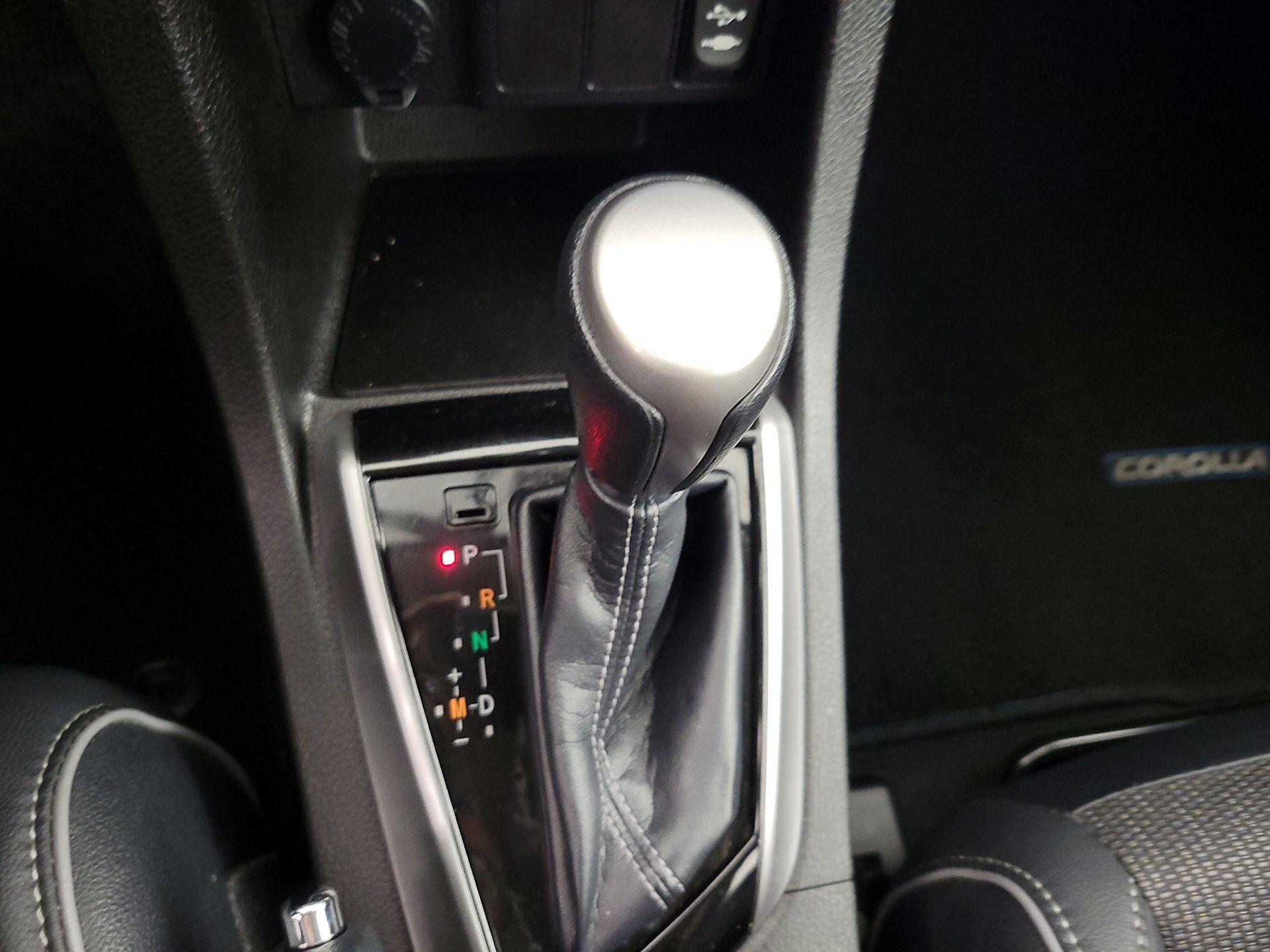 Thumbnail: 2015 Toyota Corolla - 18