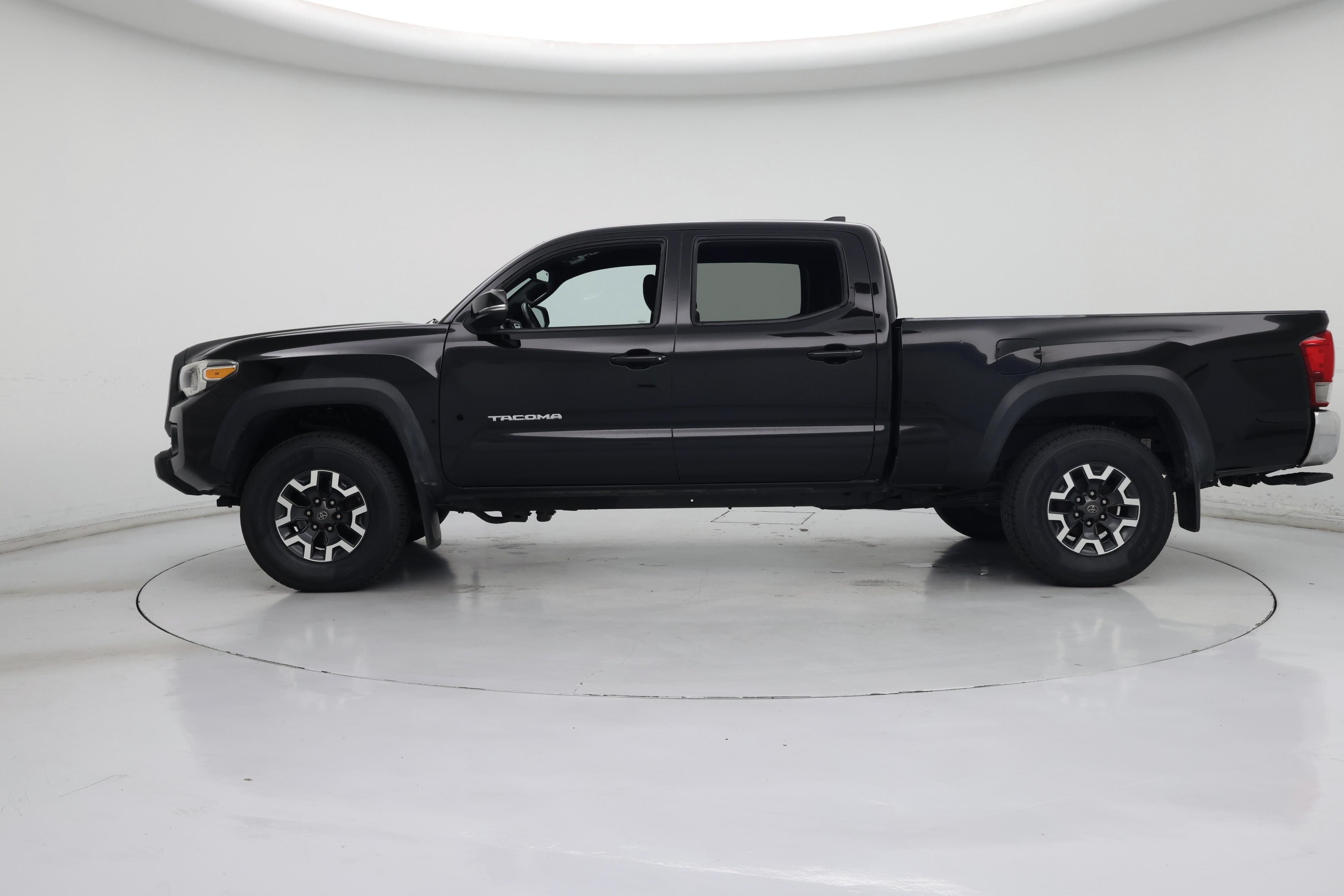 Thumbnail: 2017 Toyota Tacoma - 3