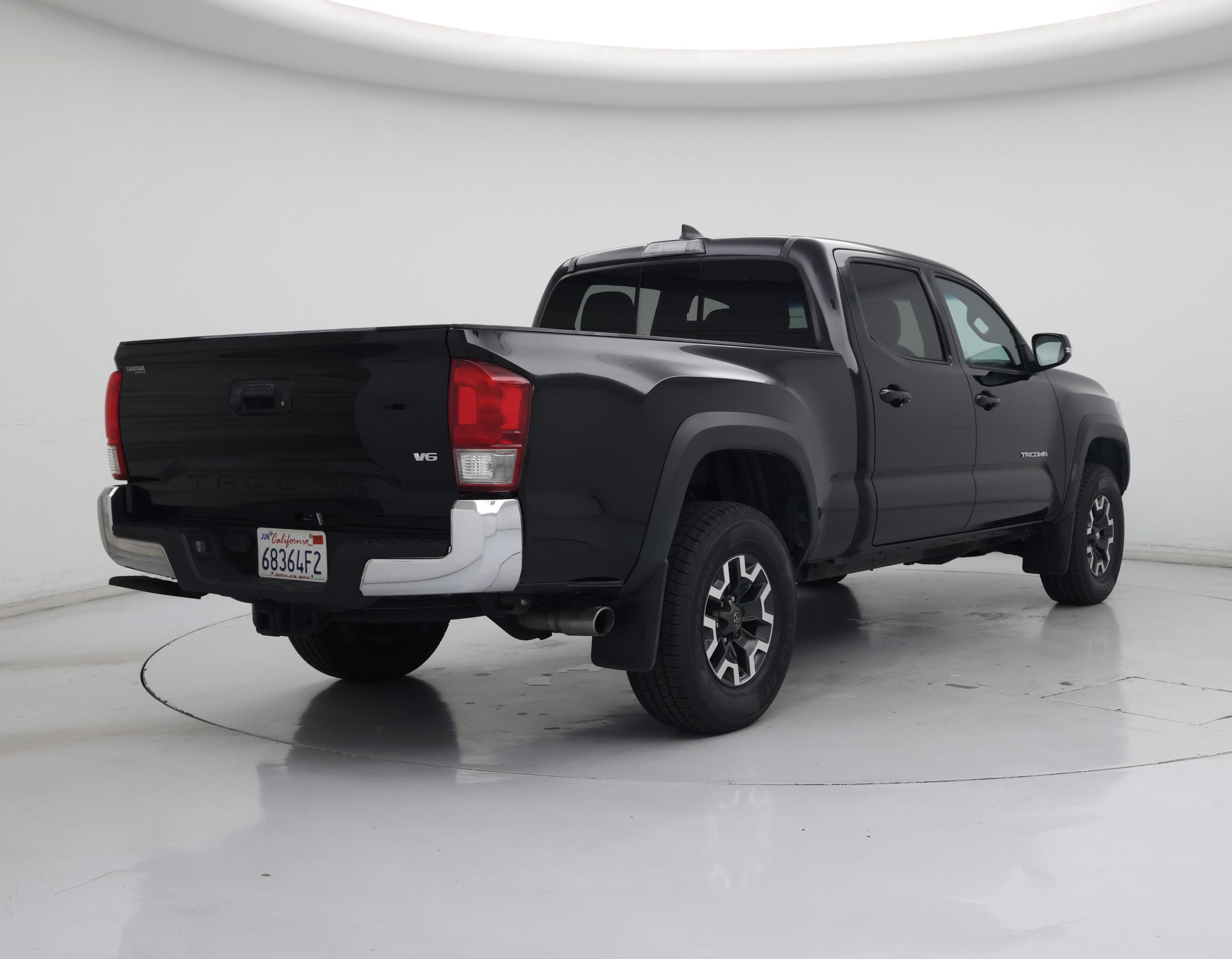 Thumbnail: 2017 Toyota Tacoma - 8