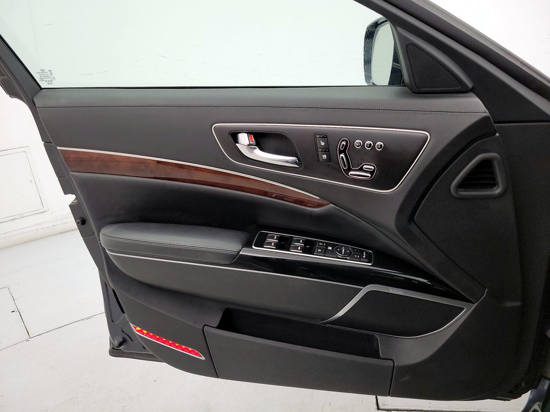 Thumbnail: 2015 Kia K900 - 12