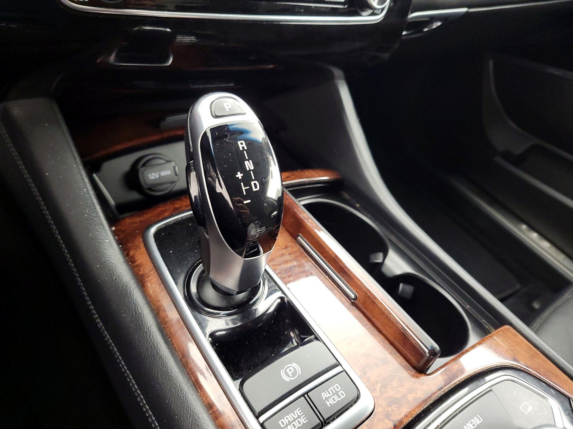 Thumbnail: 2015 Kia K900 - 18