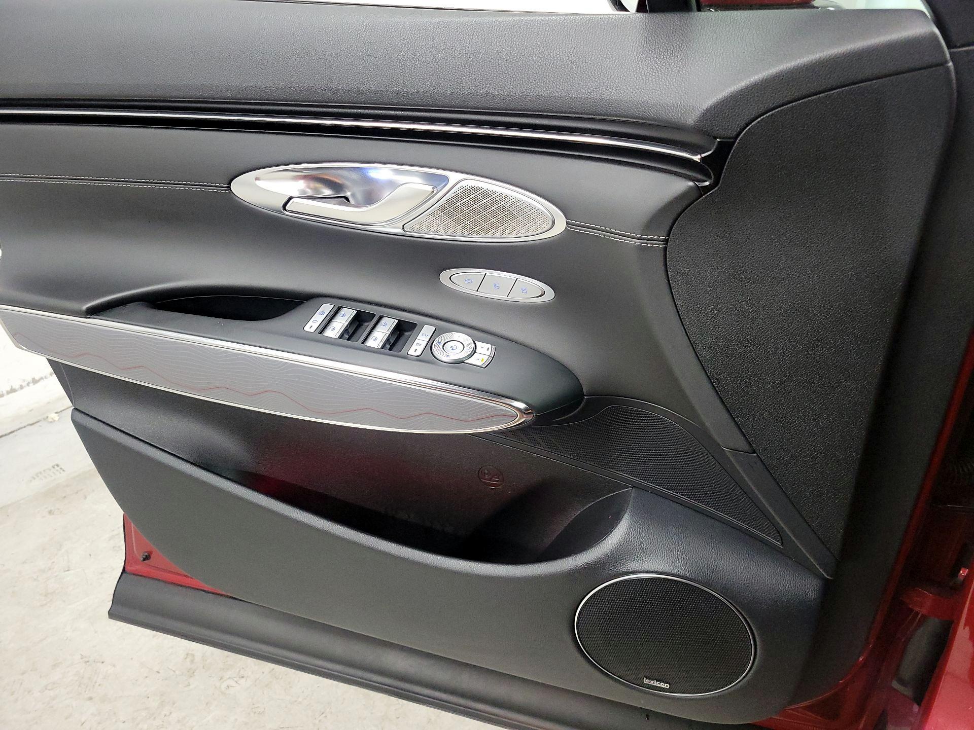 Thumbnail: 2023 Genesis GV70 - 12