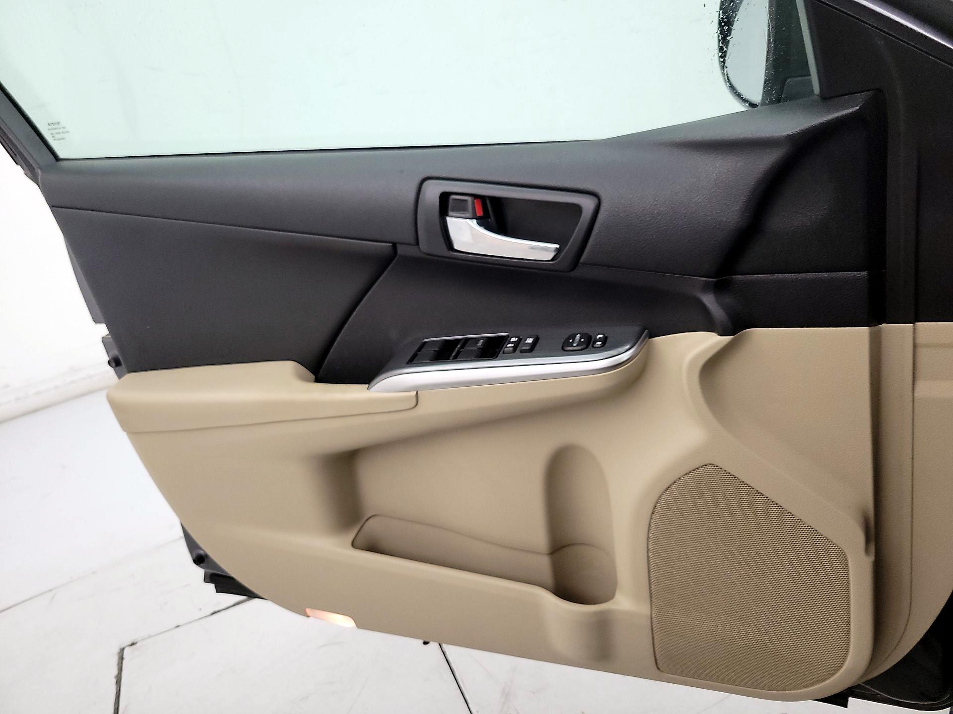 Thumbnail: 2014 Toyota Camry - 12