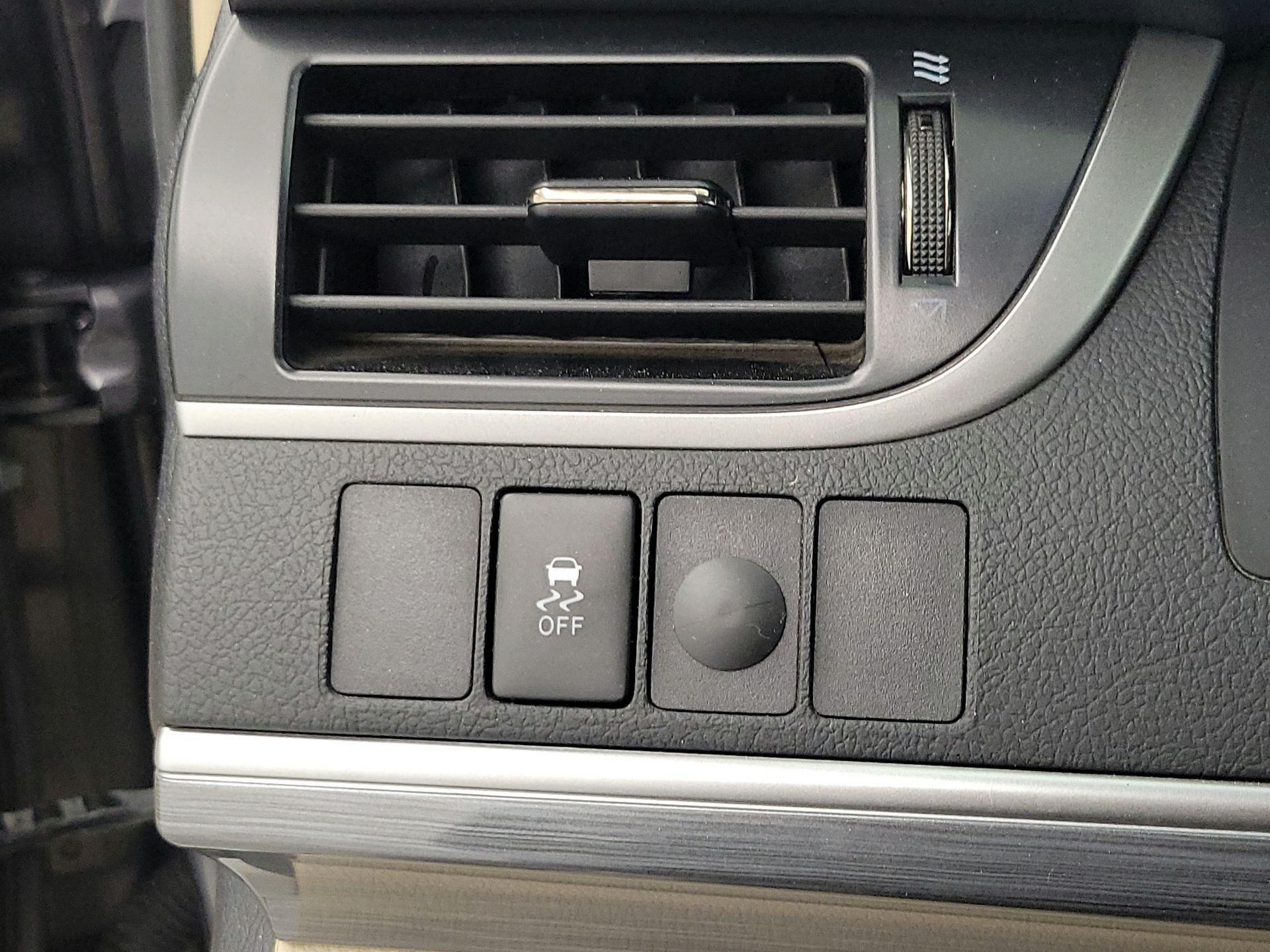 Thumbnail: 2014 Toyota Camry - 13