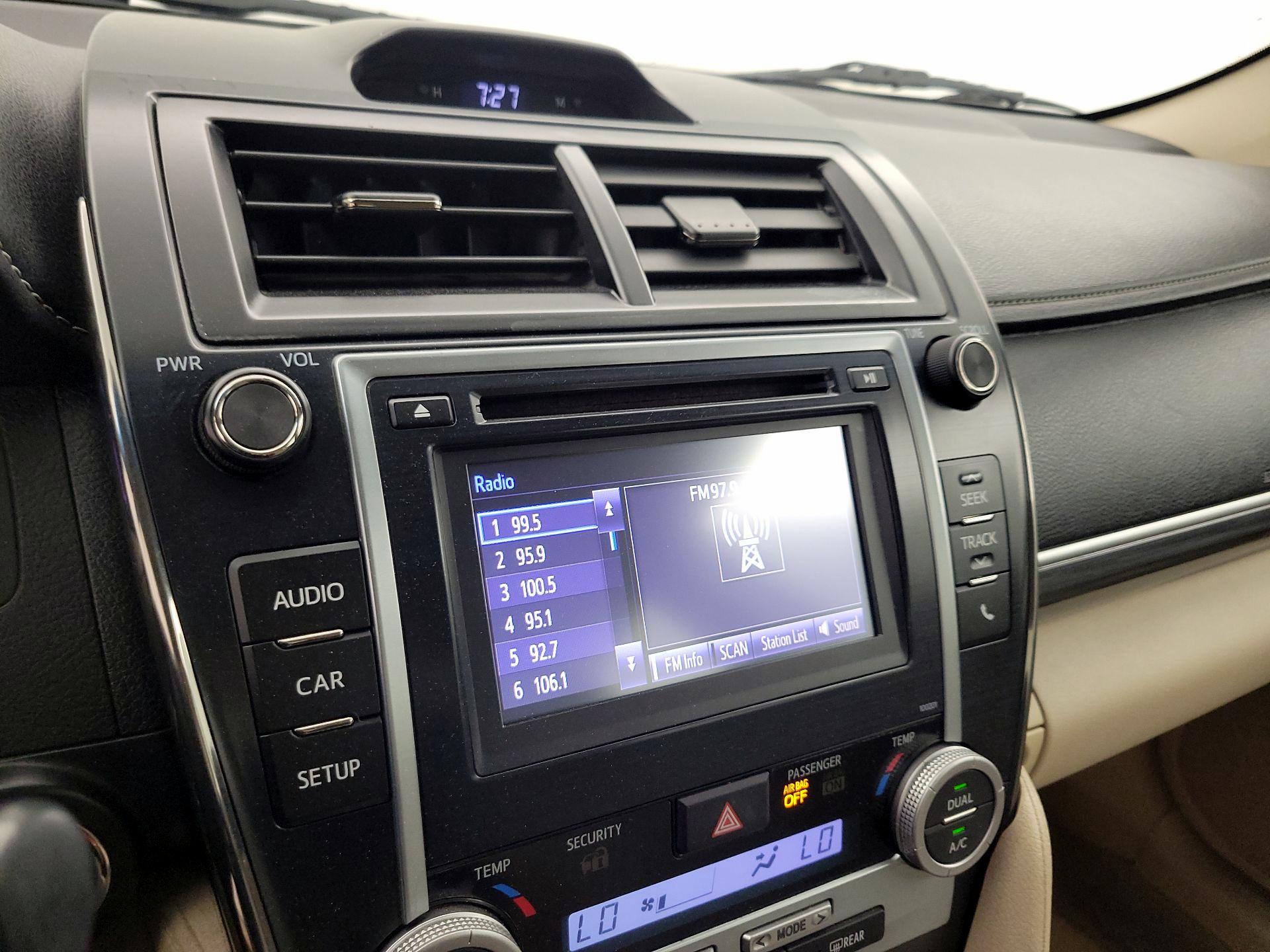 Thumbnail: 2014 Toyota Camry - 15