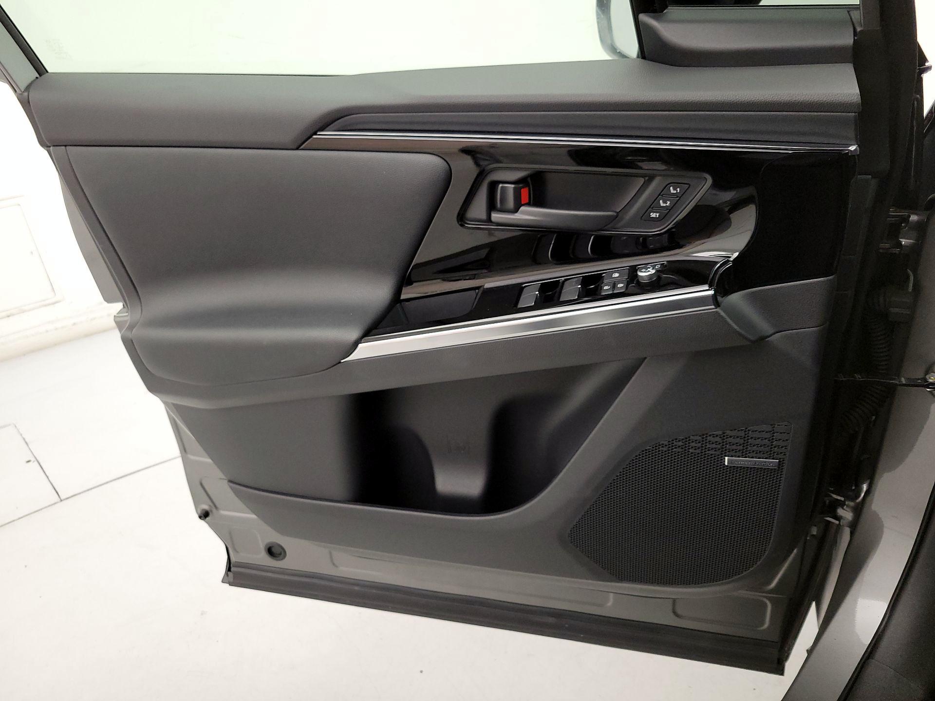 Thumbnail: 2023 Subaru Solterra - 12