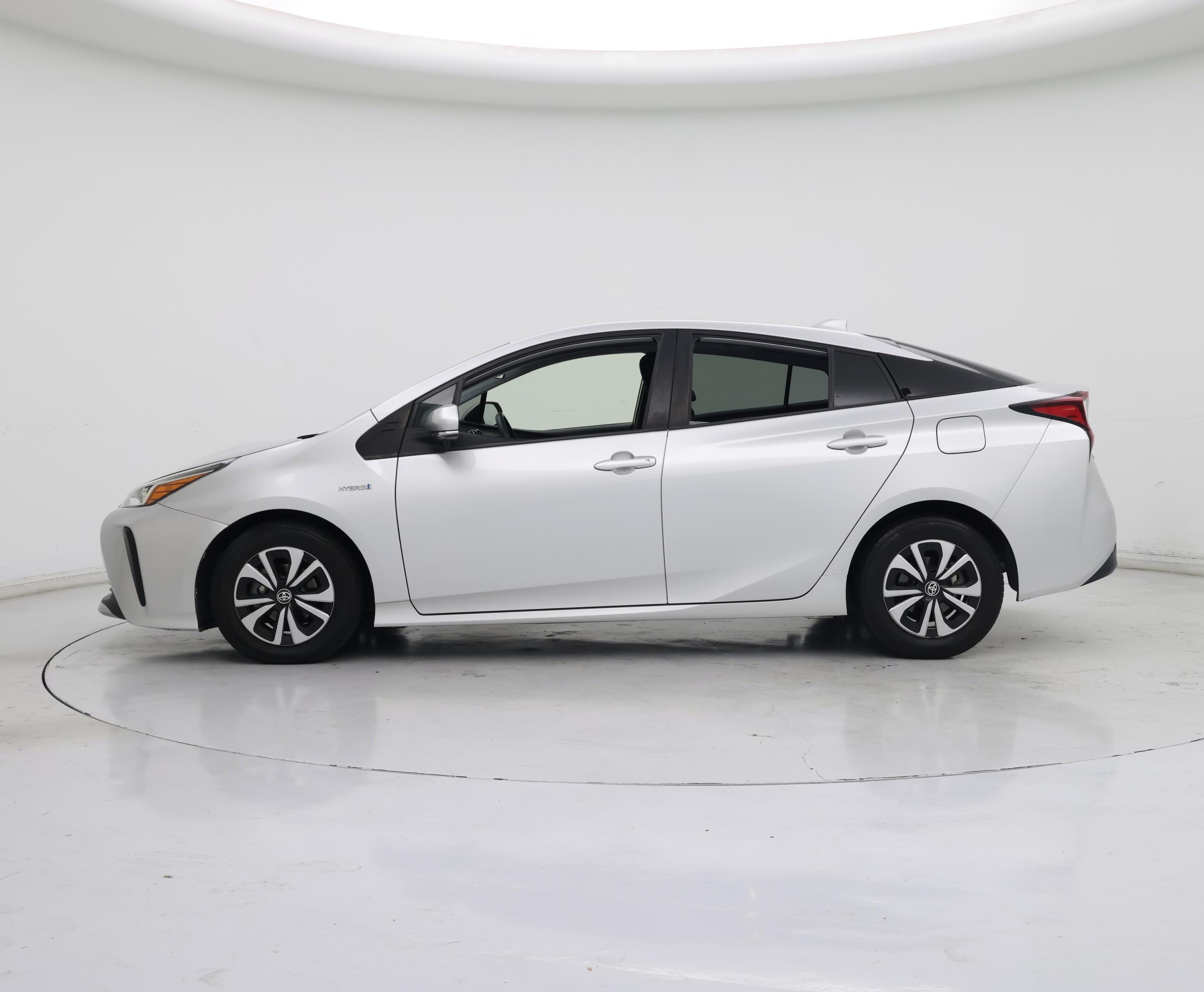 Thumbnail: 2020 Toyota Prius - 3