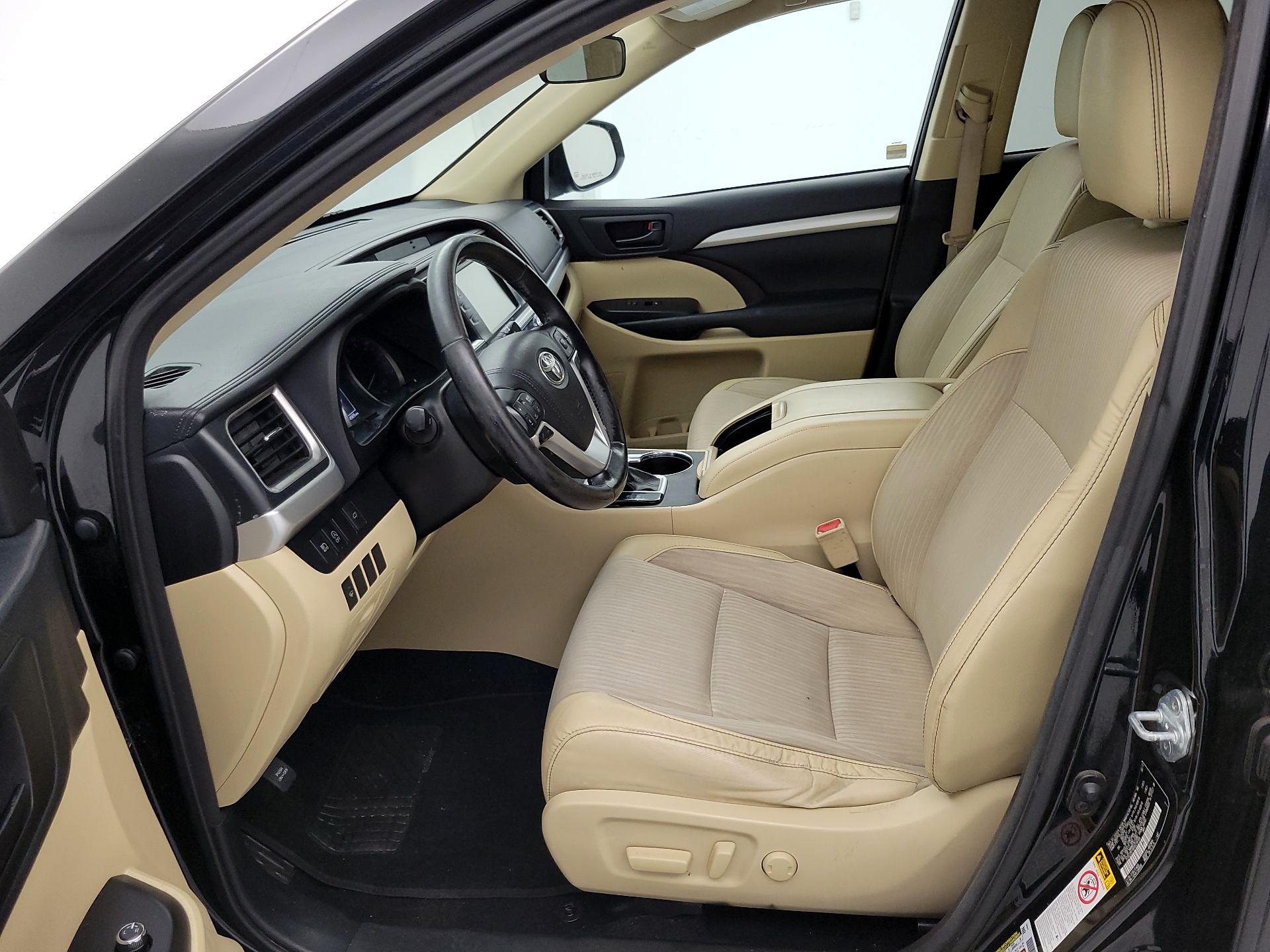 Thumbnail: 2017 Toyota Highlander - 11