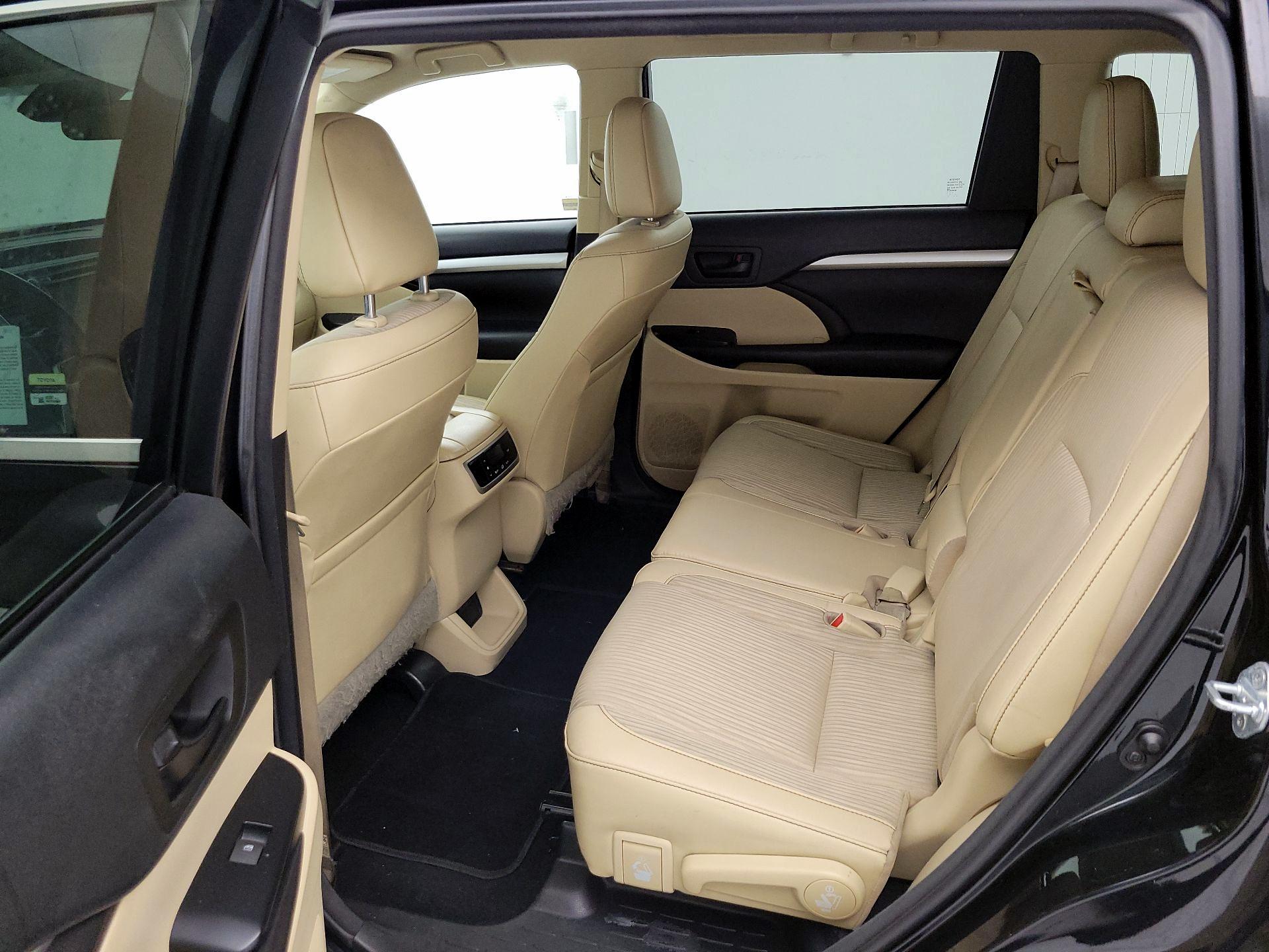 Thumbnail: 2017 Toyota Highlander - 18