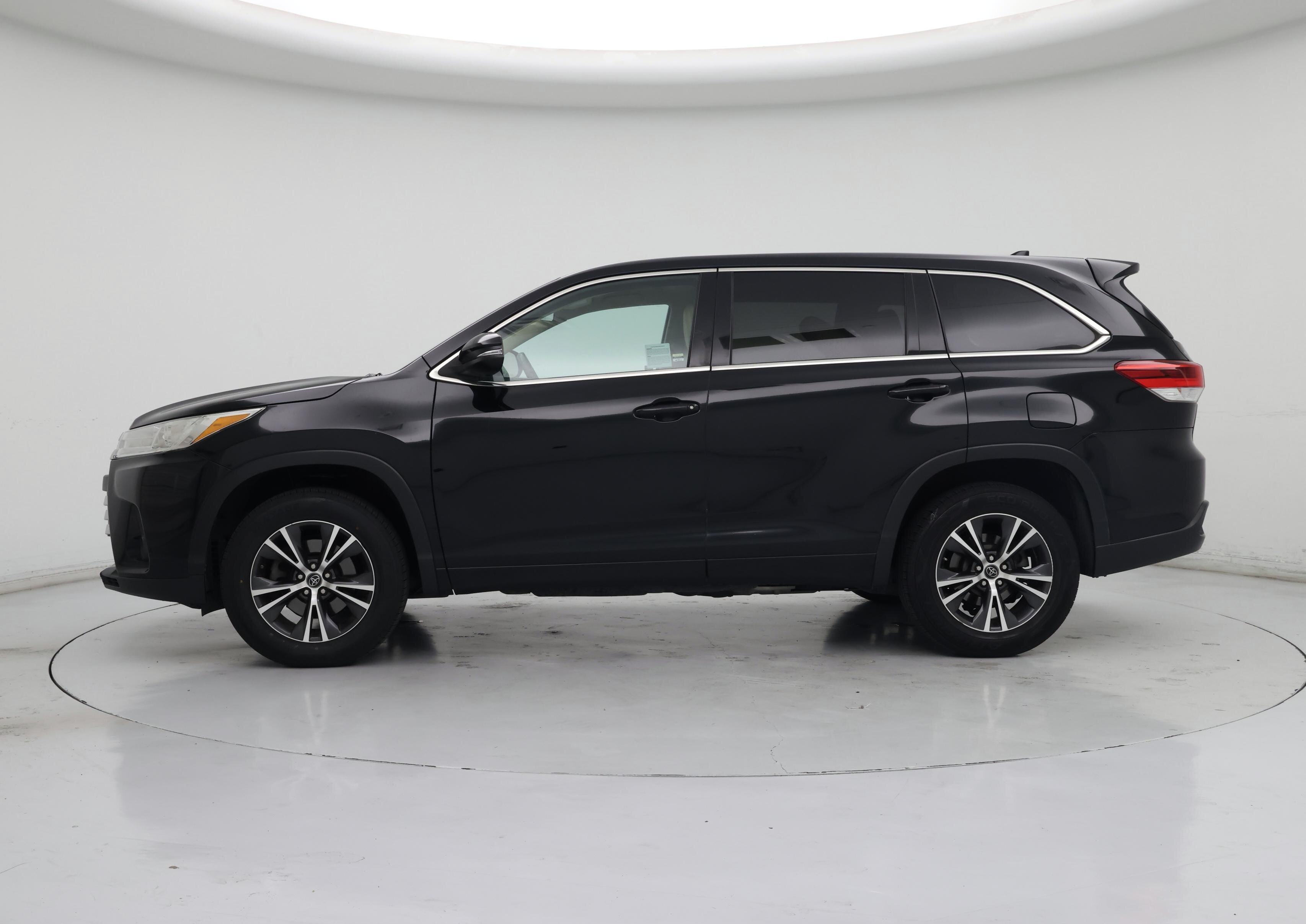 Thumbnail: 2017 Toyota Highlander - 3