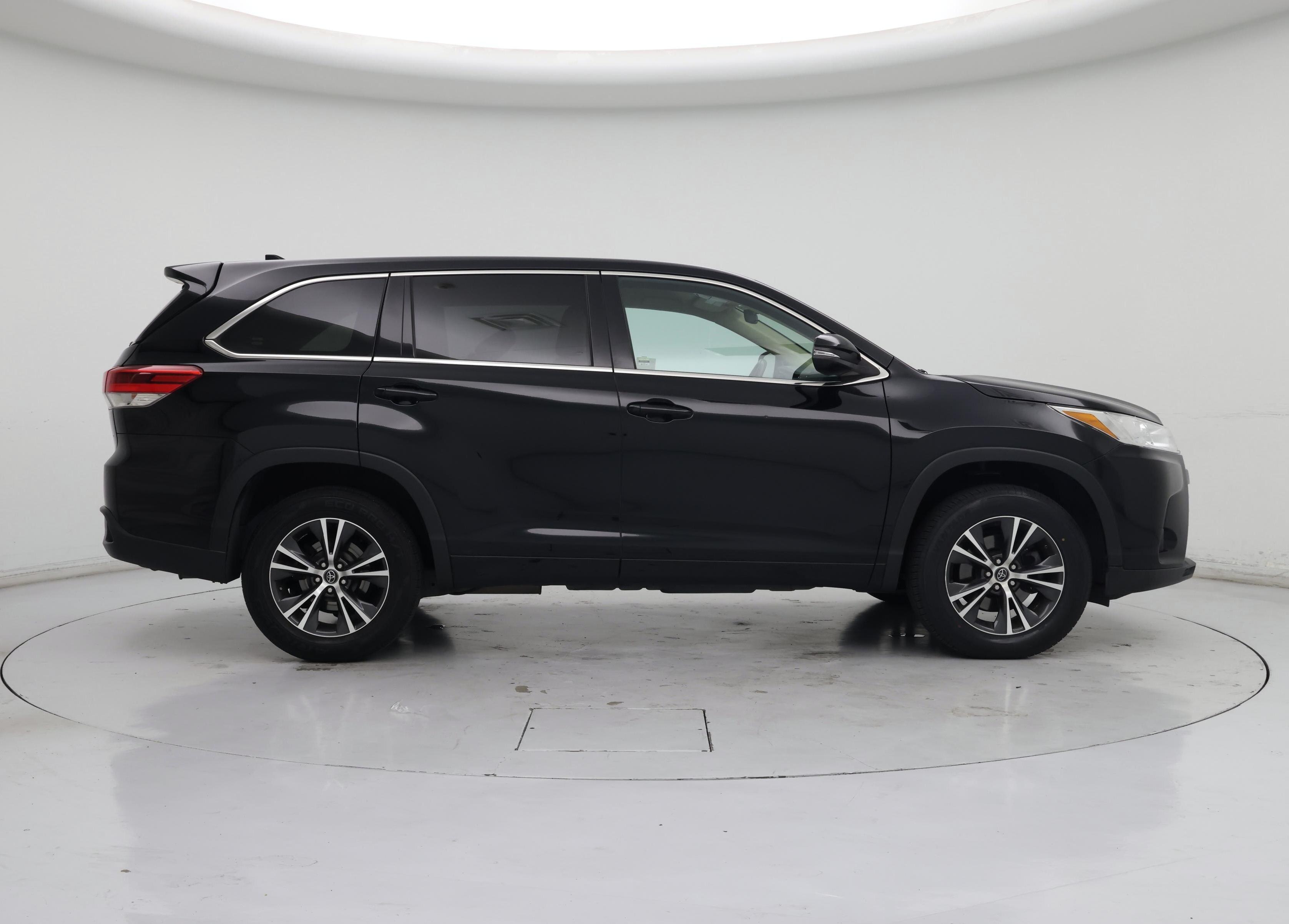 Thumbnail: 2017 Toyota Highlander - 7