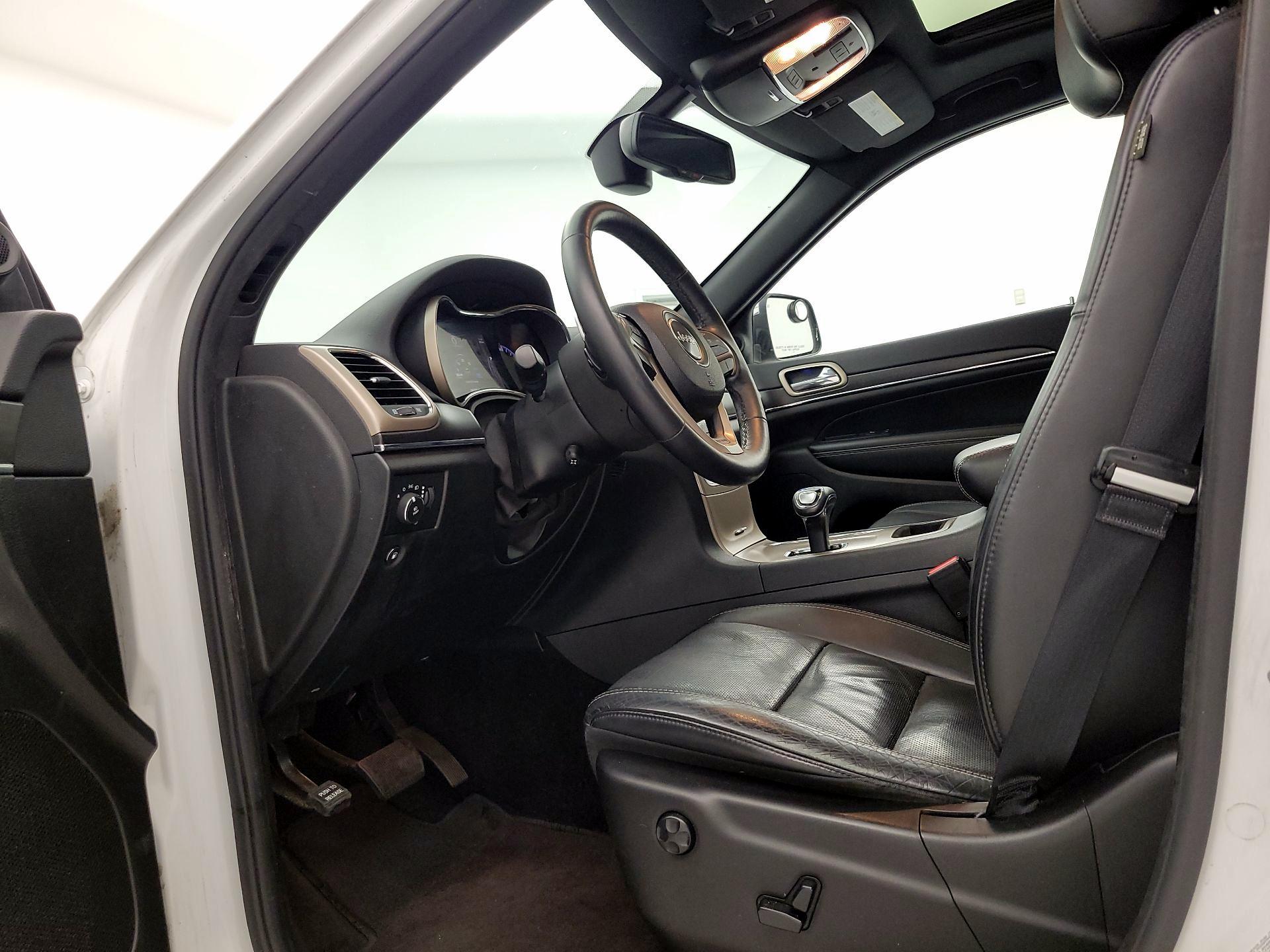 Thumbnail: 2015 Jeep Grand Cherokee - 11