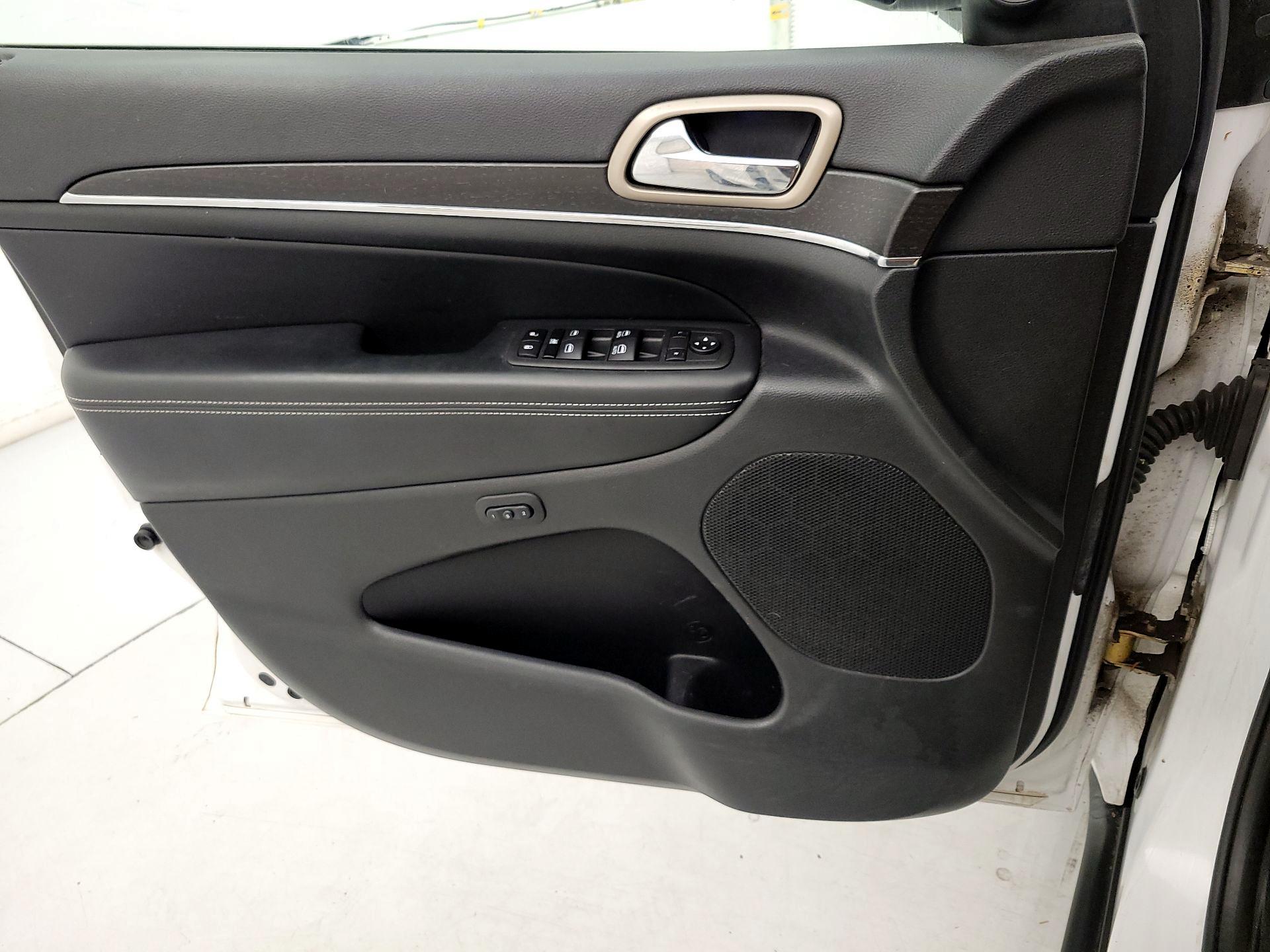 Thumbnail: 2015 Jeep Grand Cherokee - 12