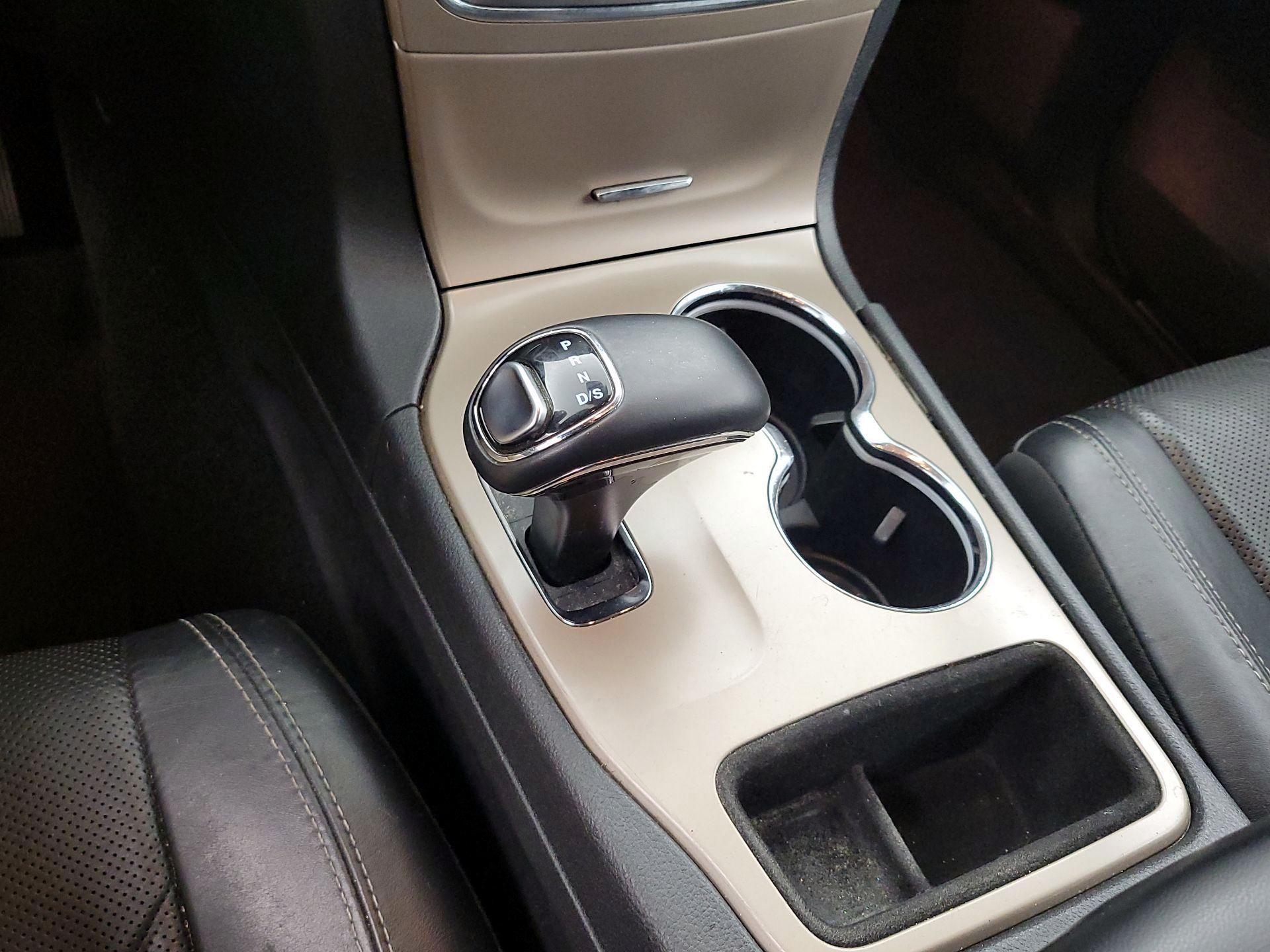 Thumbnail: 2015 Jeep Grand Cherokee - 18