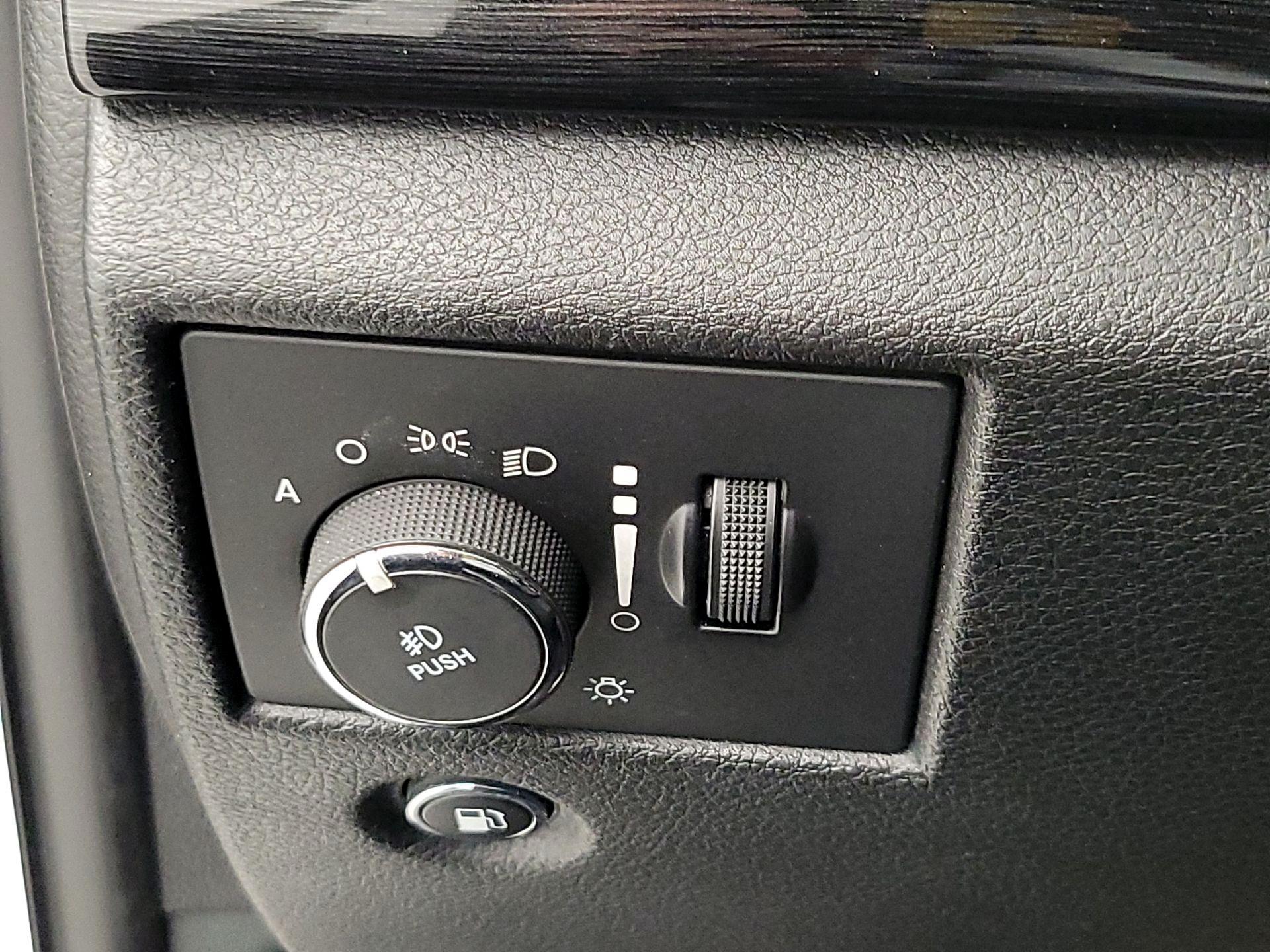 Thumbnail: 2016 Jeep Grand Cherokee - 13