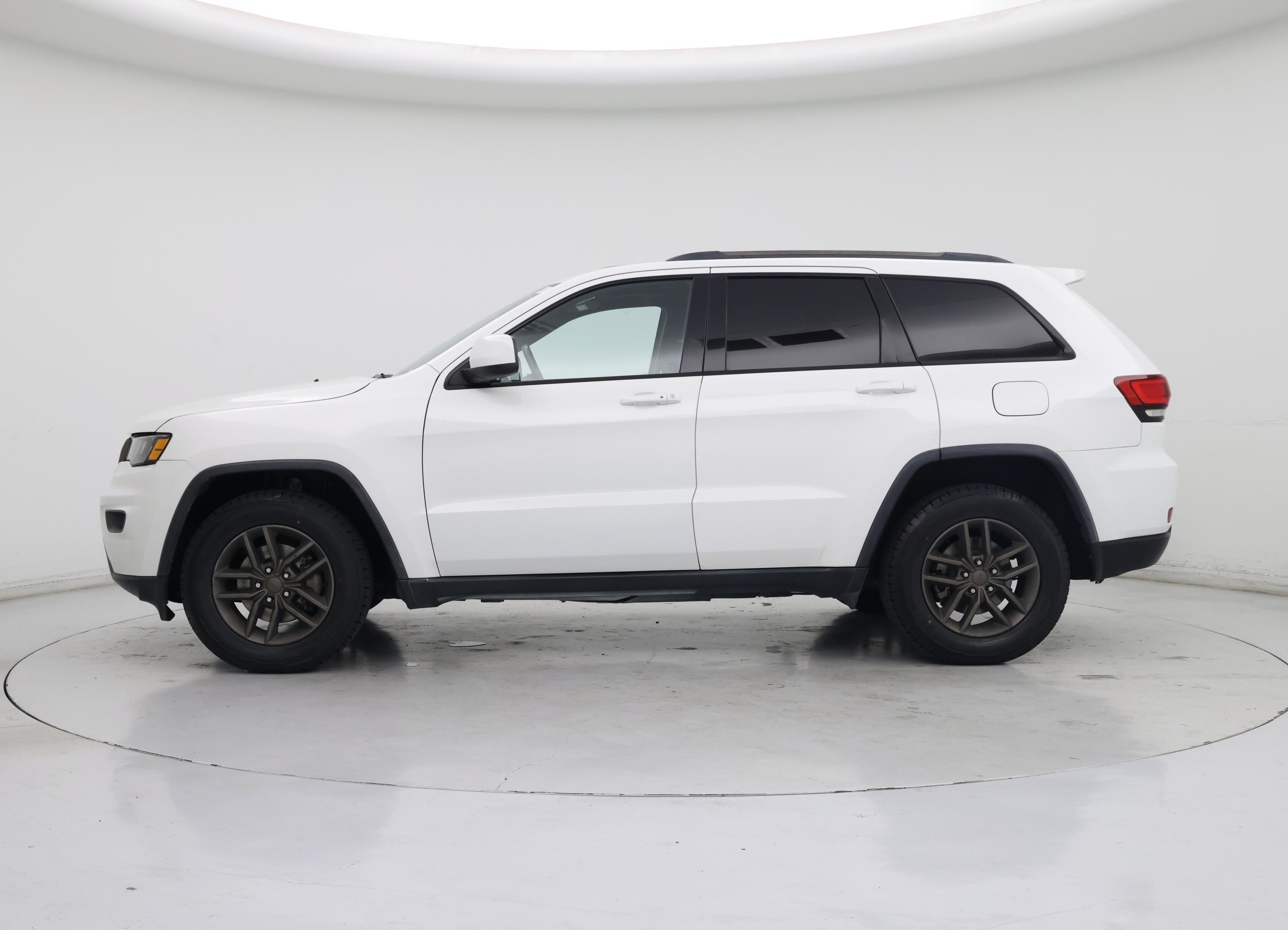 Thumbnail: 2016 Jeep Grand Cherokee - 3