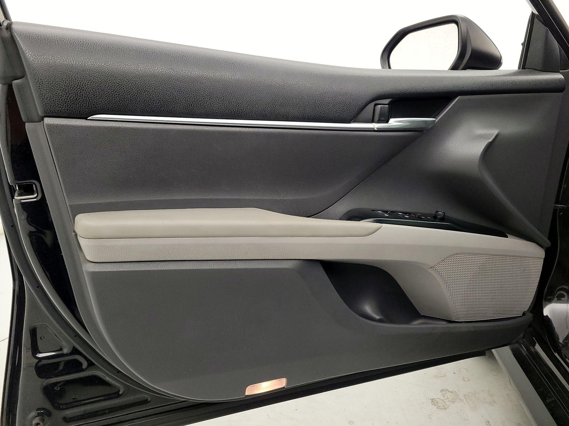 Thumbnail: 2019 Toyota Camry - 12