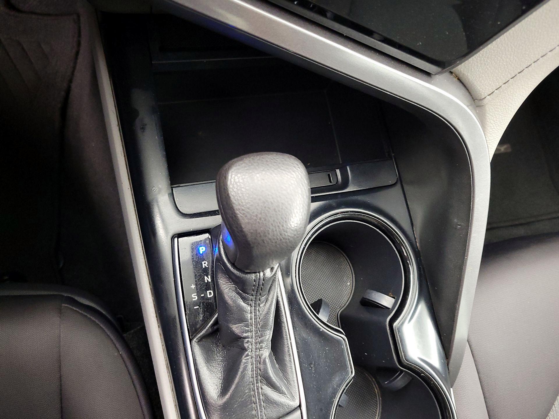 Thumbnail: 2019 Toyota Camry - 17