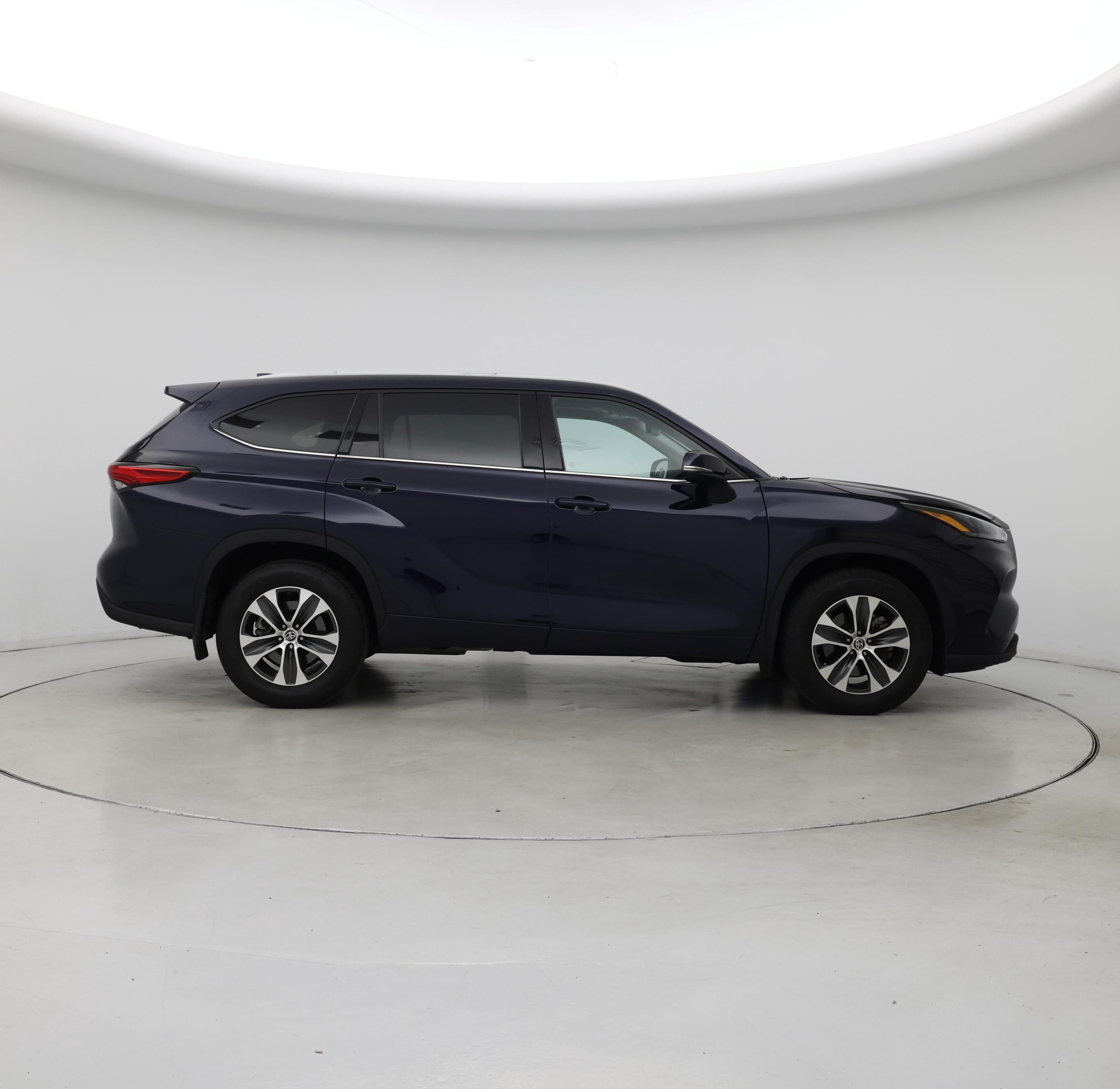 Thumbnail: 2022 Toyota Highlander - 7
