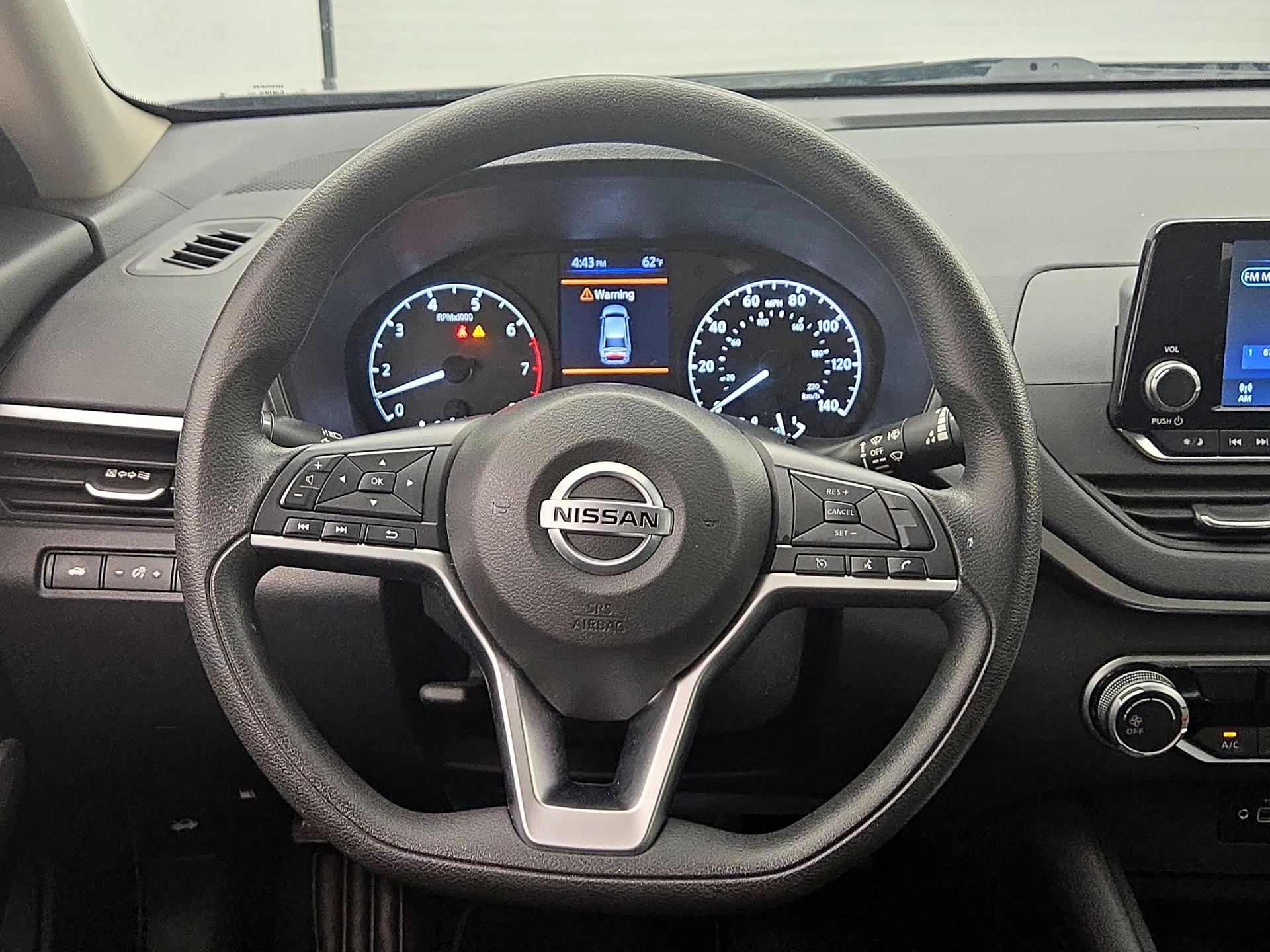 Thumbnail: 2022 Nissan Altima - 10