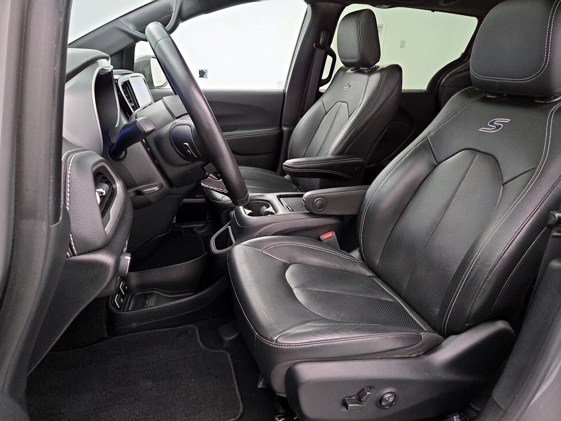 Thumbnail: 2021 Chrysler Pacifica - 11