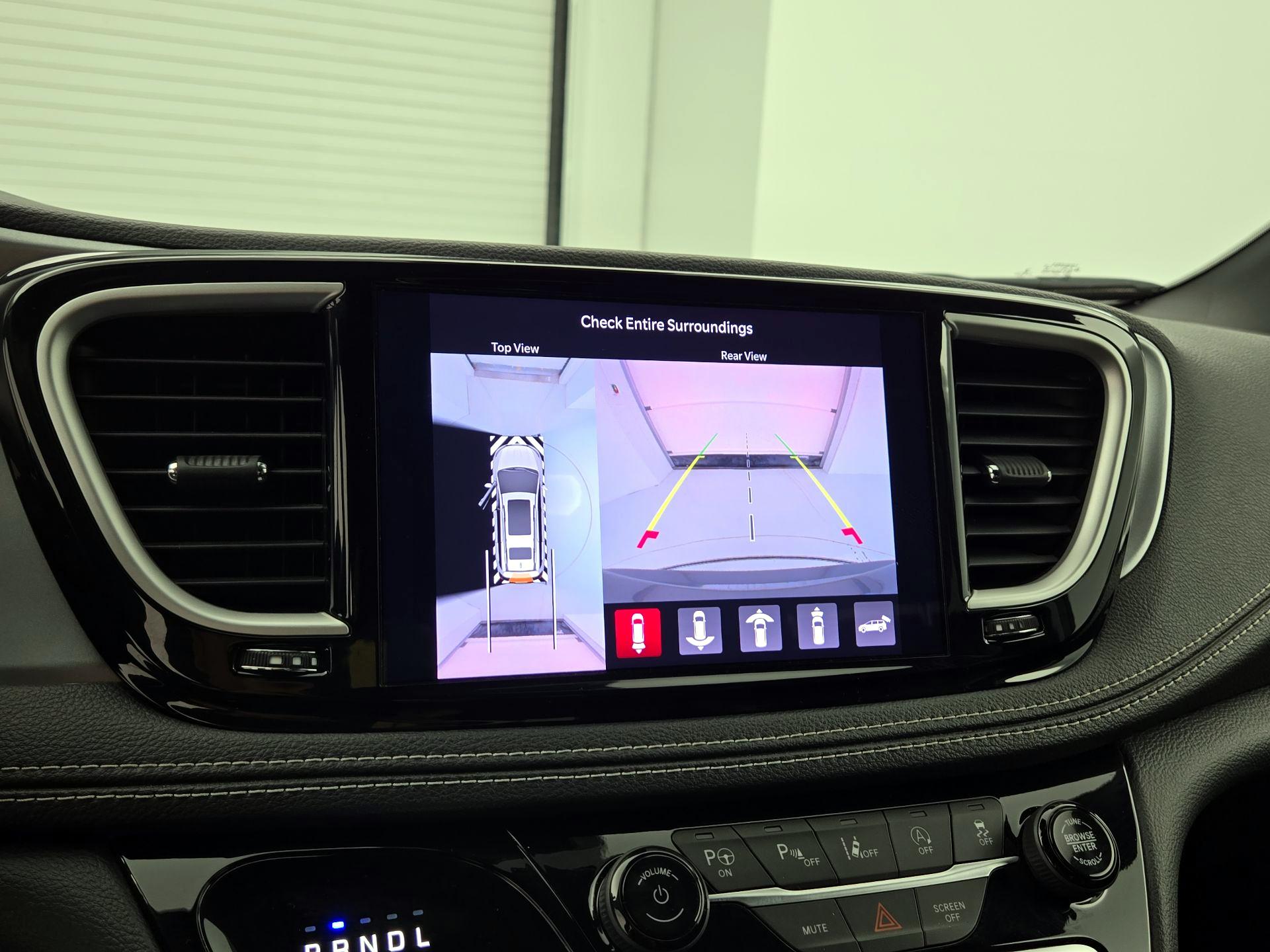 Thumbnail: 2021 Chrysler Pacifica - 15