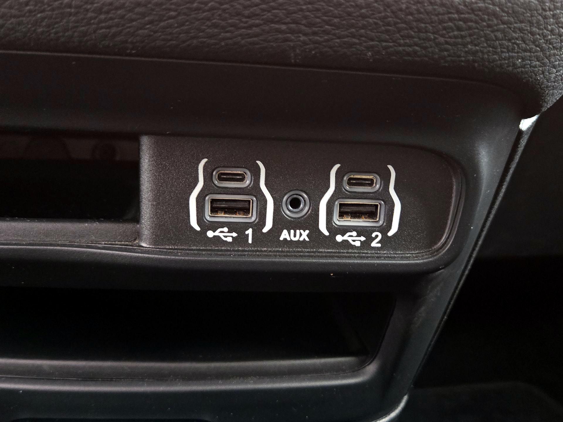 Thumbnail: 2021 Chrysler Pacifica - 19