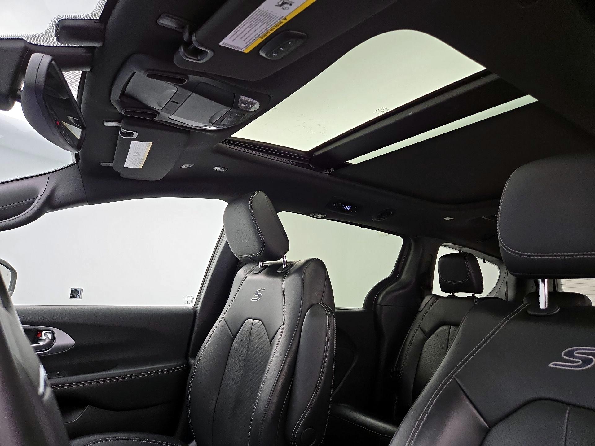 Thumbnail: 2021 Chrysler Pacifica - 20