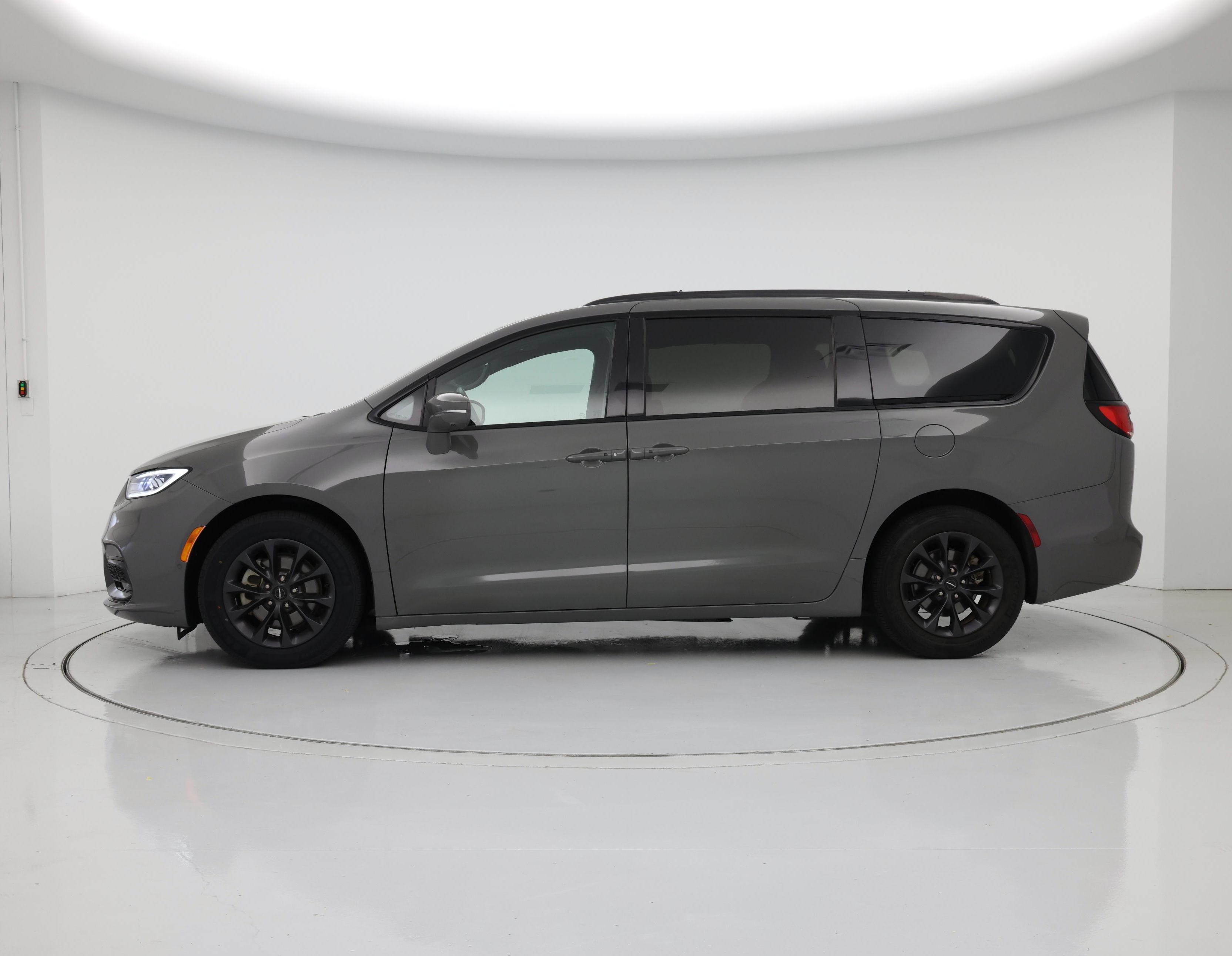 Thumbnail: 2021 Chrysler Pacifica - 3