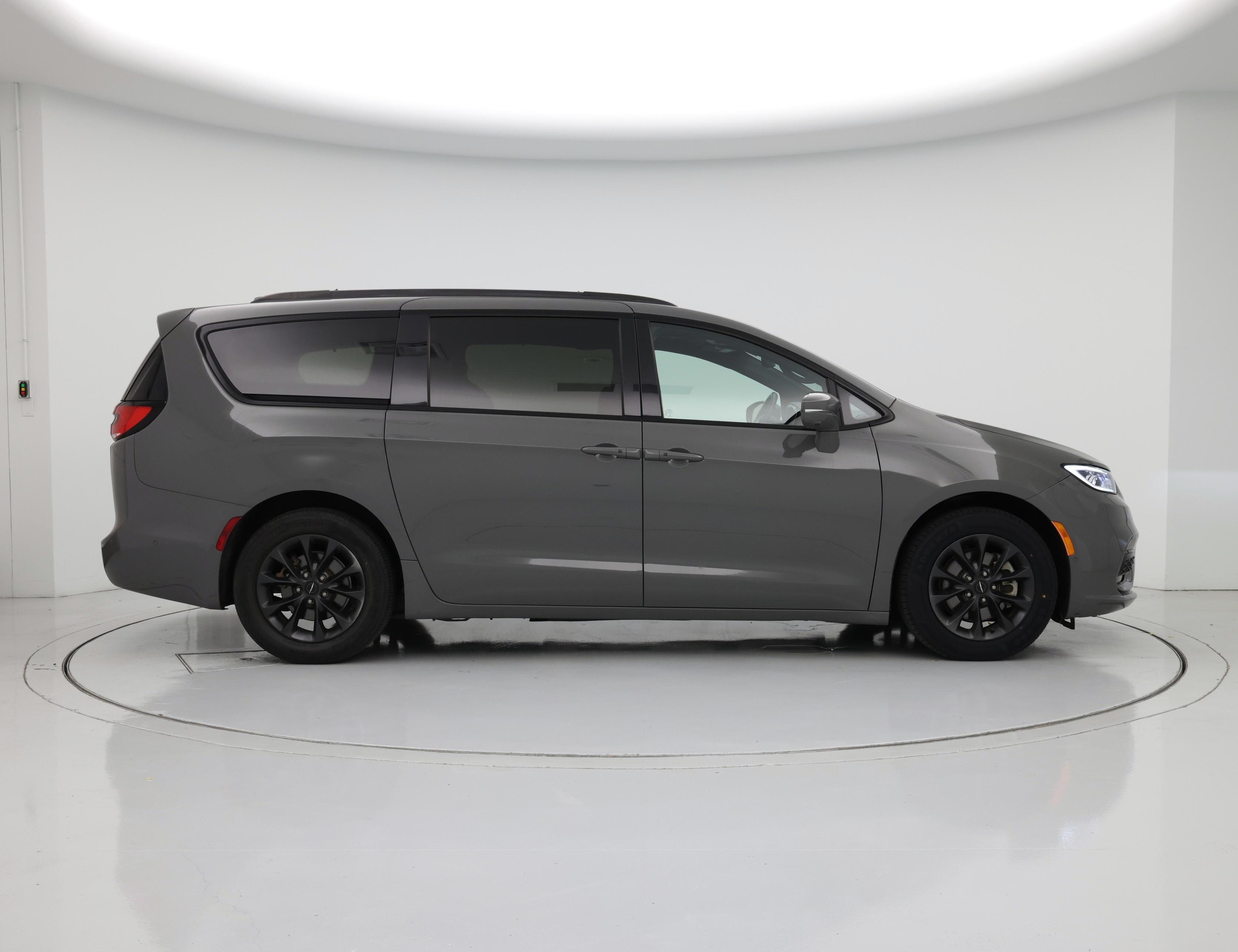 Thumbnail: 2021 Chrysler Pacifica - 7