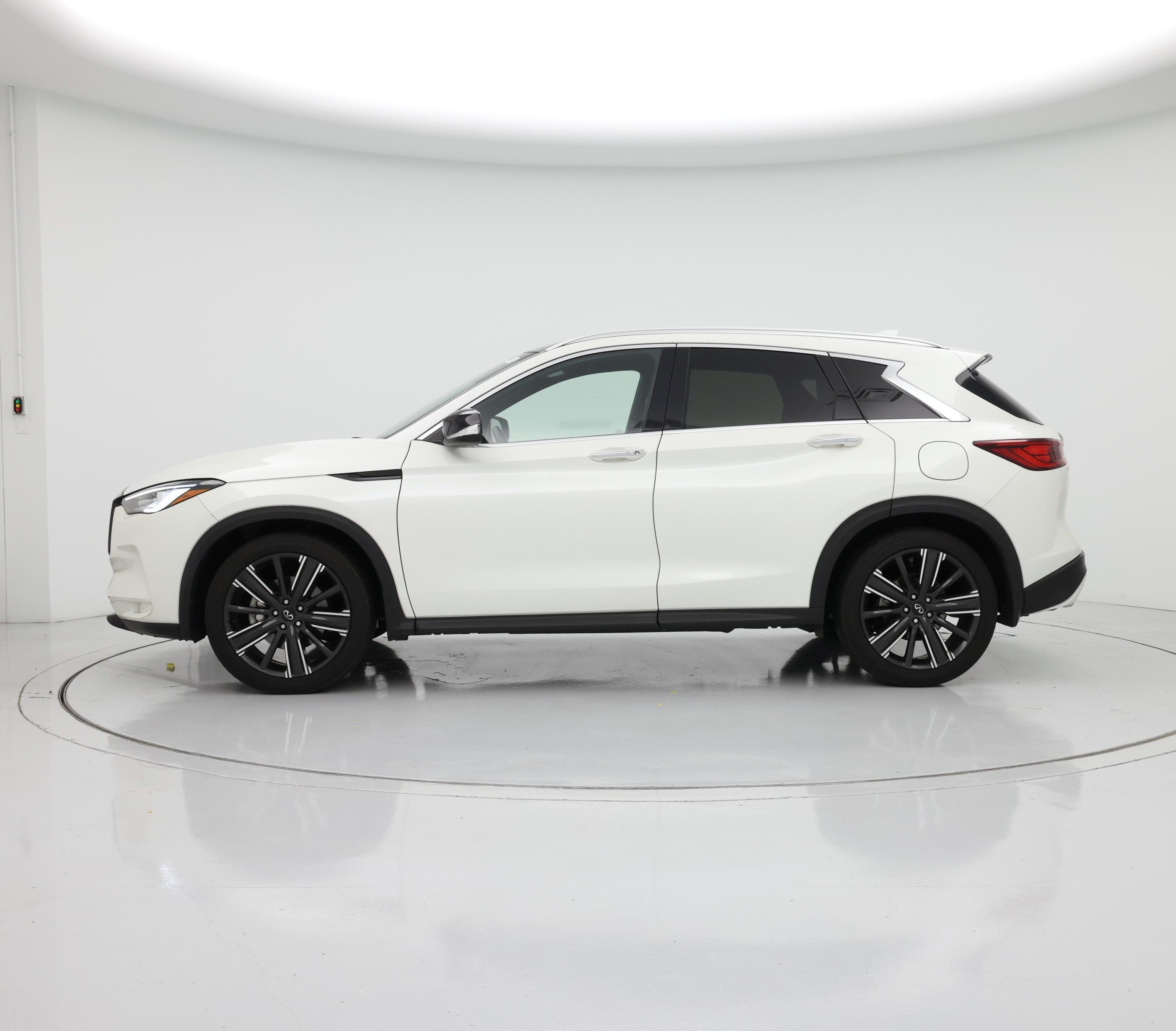Thumbnail: 2022 INFINITI QX50 - 3