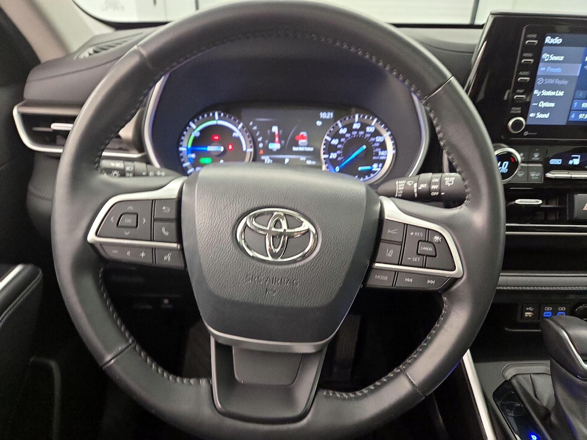 Thumbnail: 2022 Toyota Highlander - 10