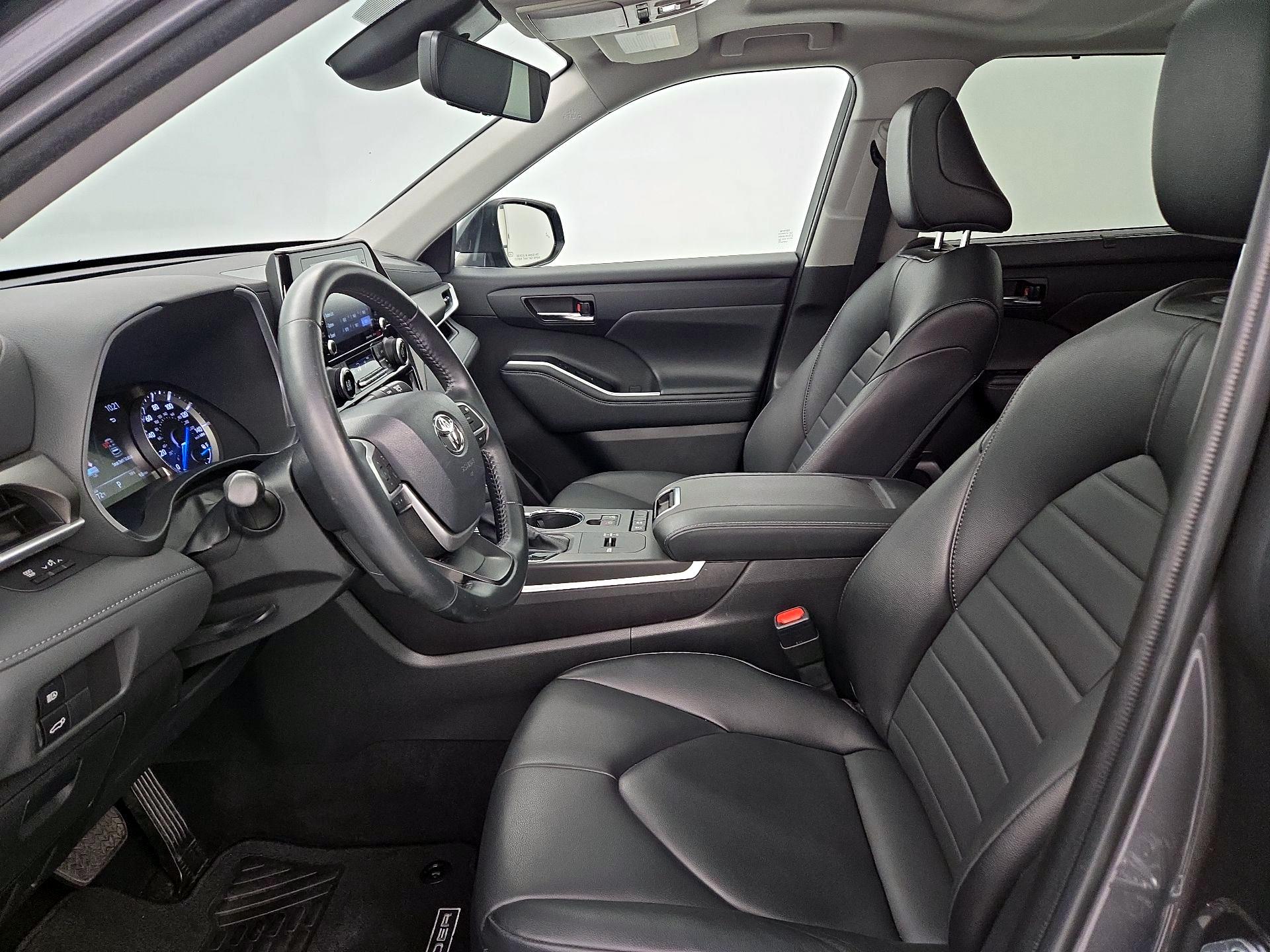 Thumbnail: 2022 Toyota Highlander - 11