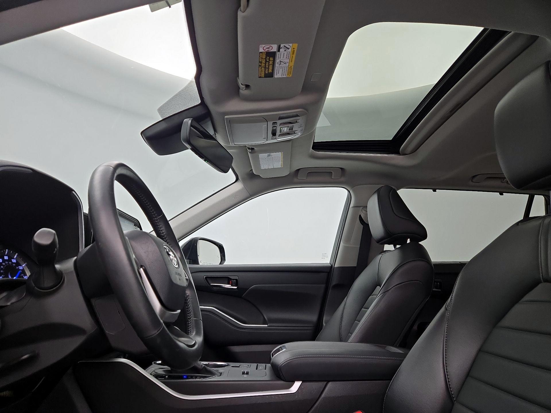 Thumbnail: 2022 Toyota Highlander - 19