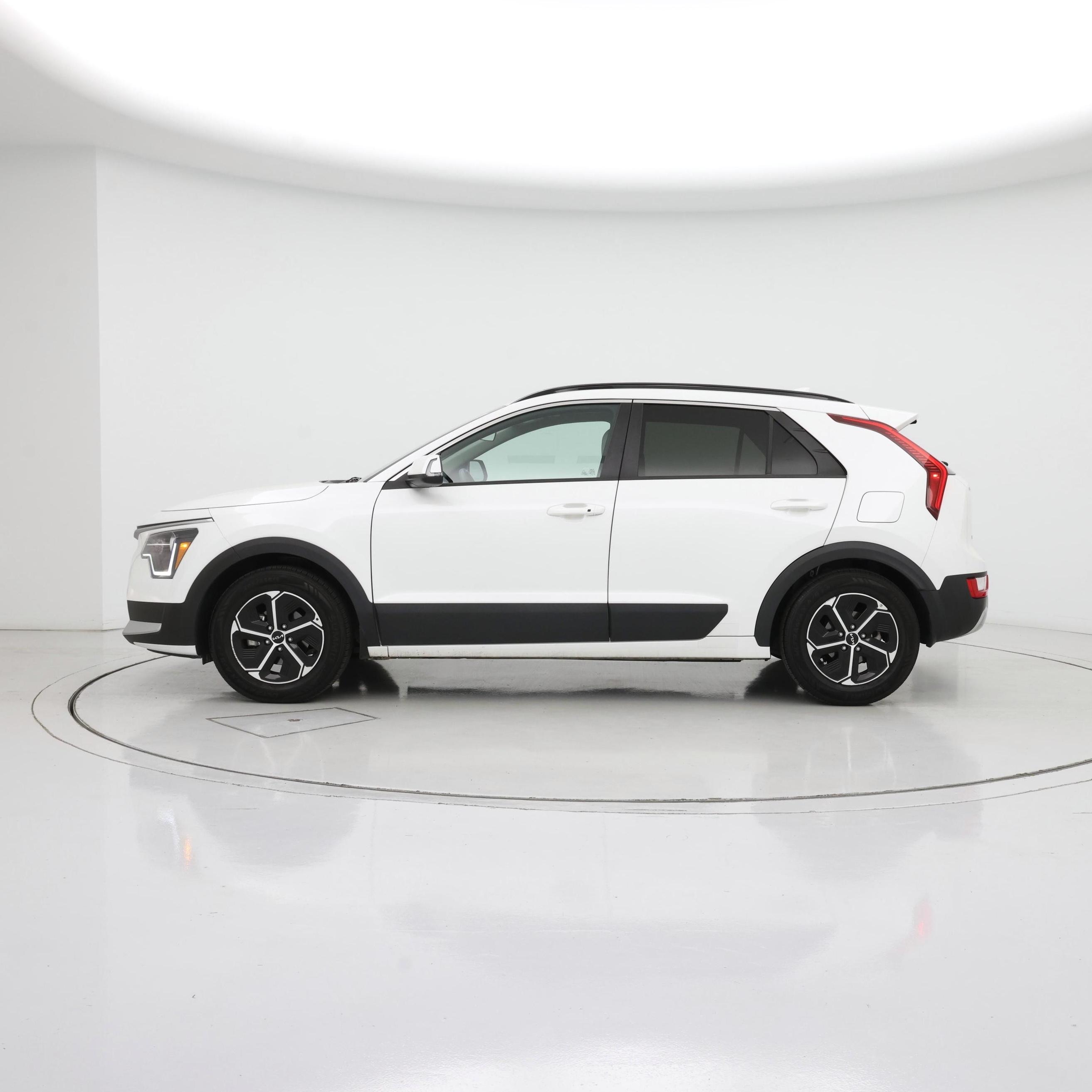 Thumbnail: 2023 Kia Niro - 3