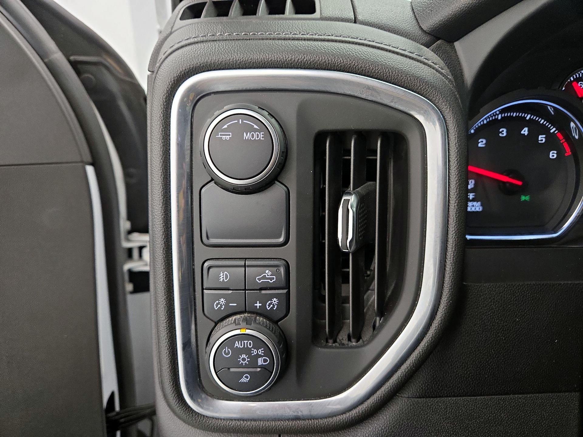 Thumbnail: 2020 Chevrolet Silverado 1500 - 13