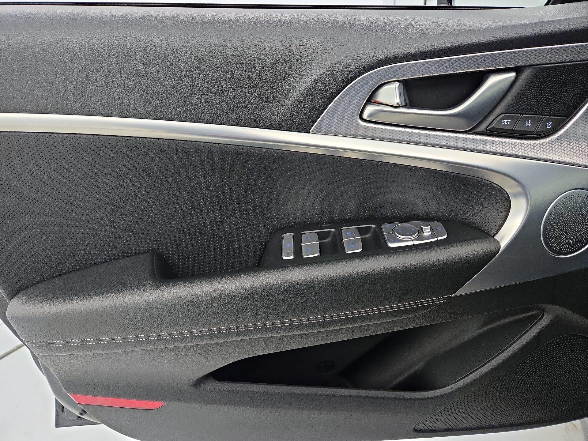 Thumbnail: 2022 Genesis G70 - 12