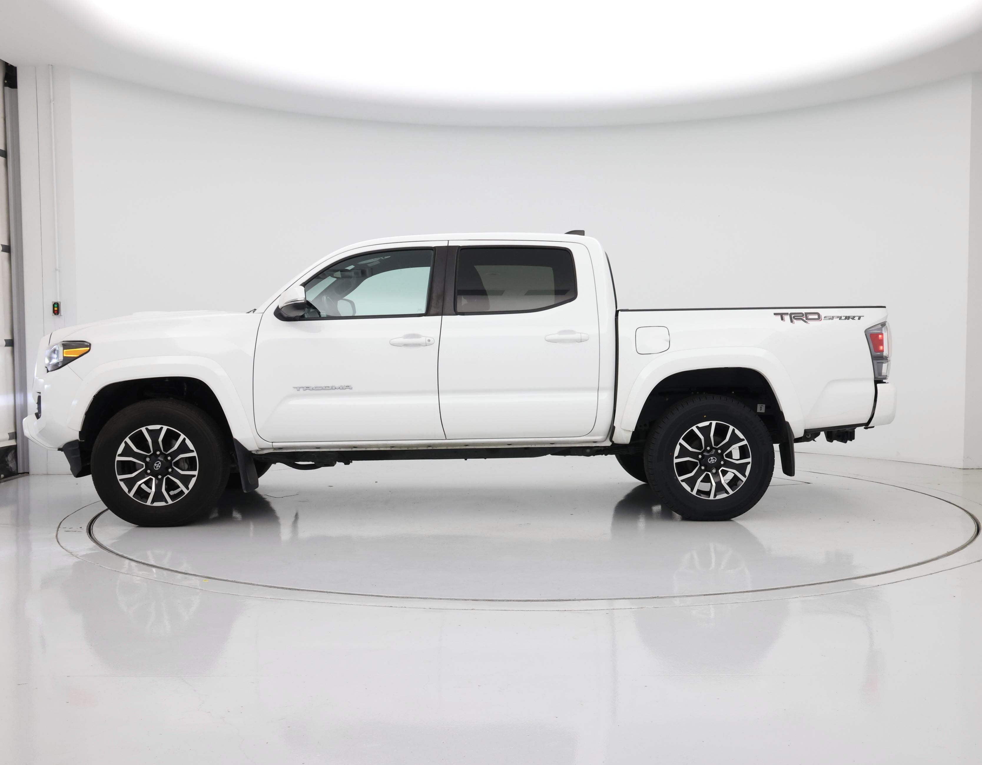 Thumbnail: 2022 Toyota Tacoma - 3