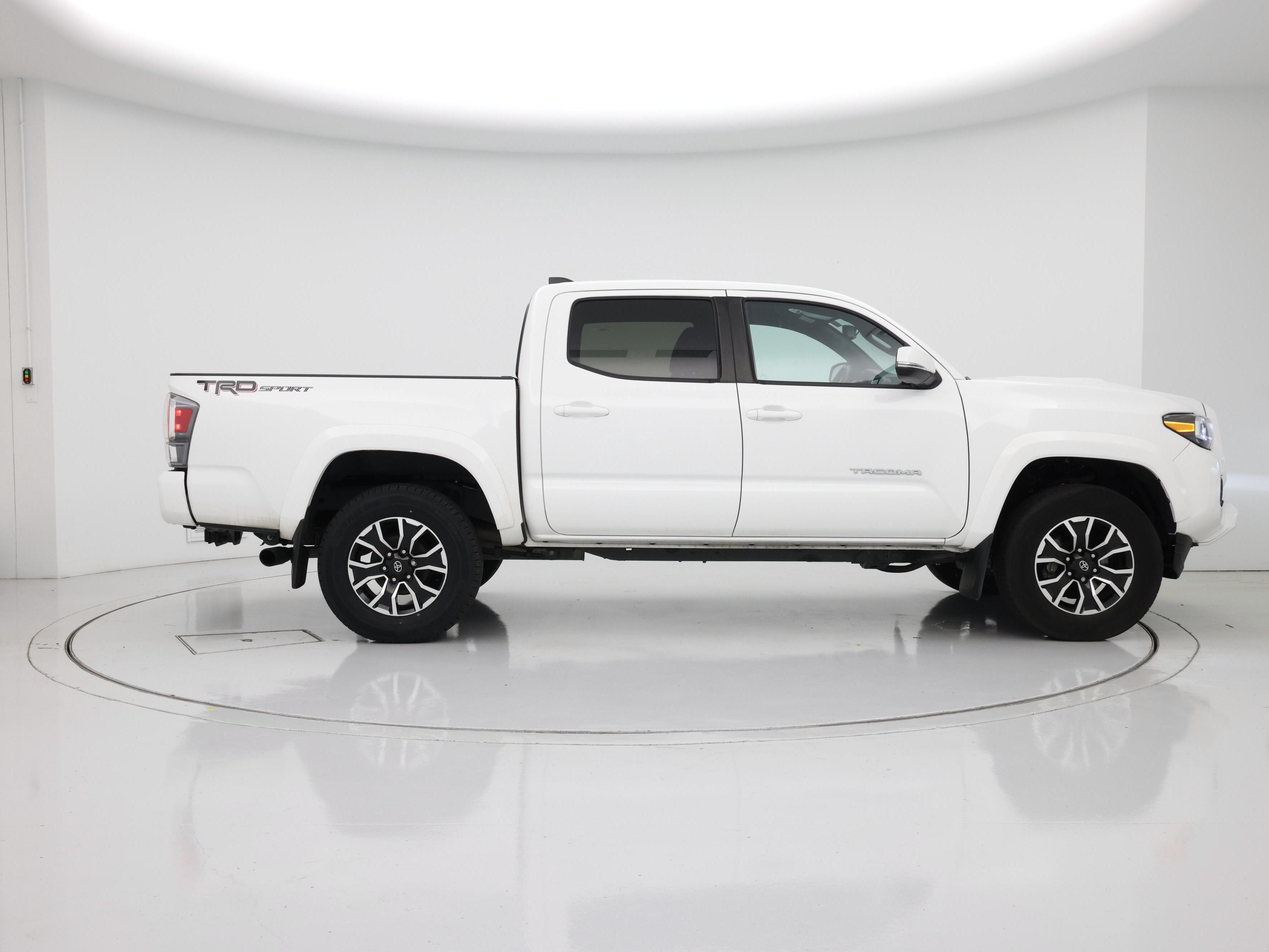 Thumbnail: 2022 Toyota Tacoma - 7