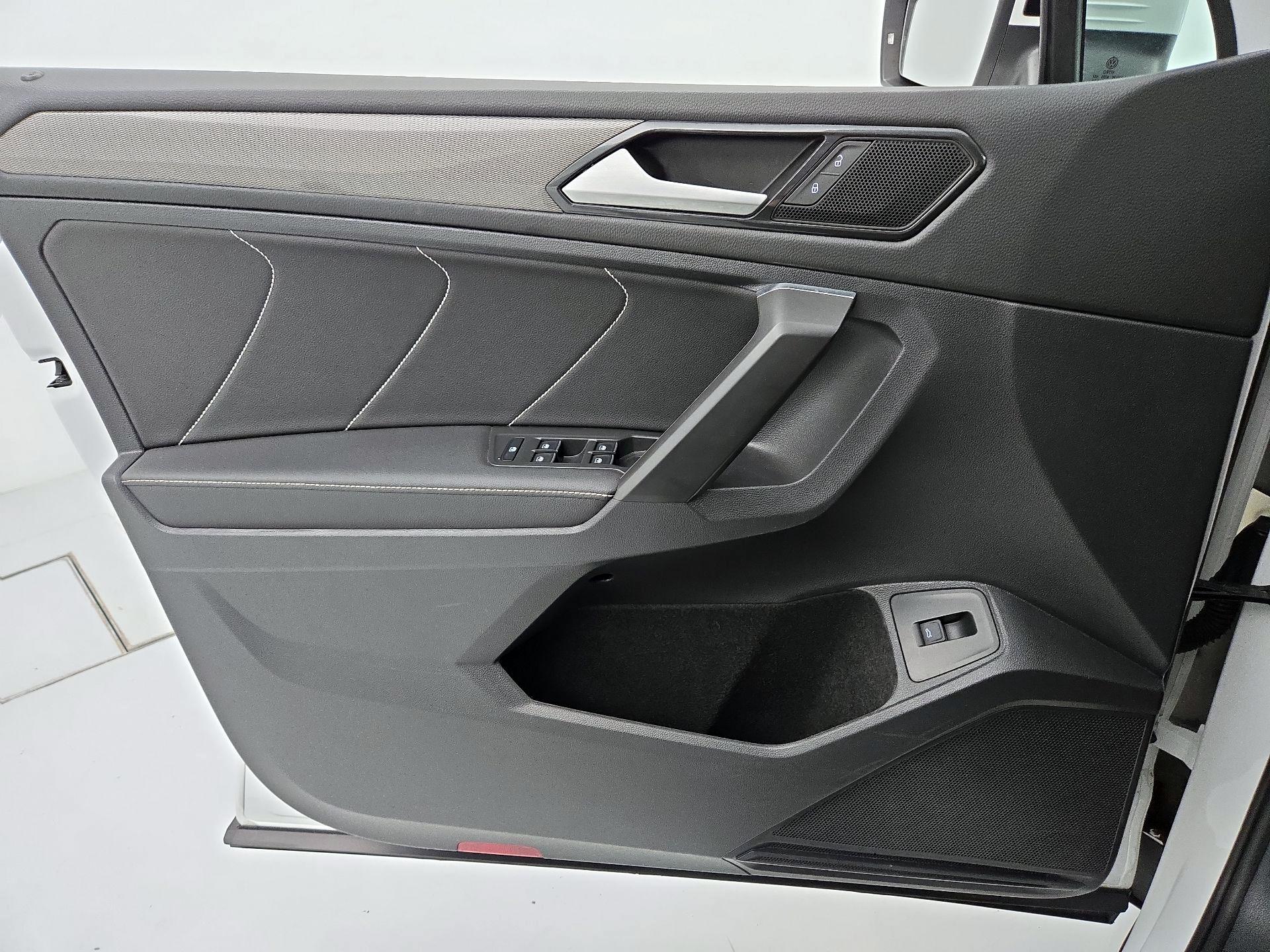 Thumbnail: 2022 Volkswagen Tiguan - 12