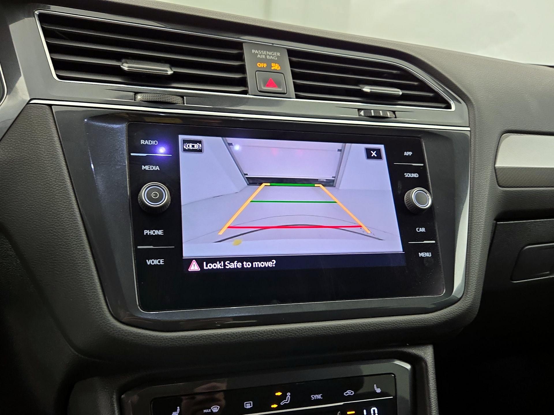 Thumbnail: 2022 Volkswagen Tiguan - 14