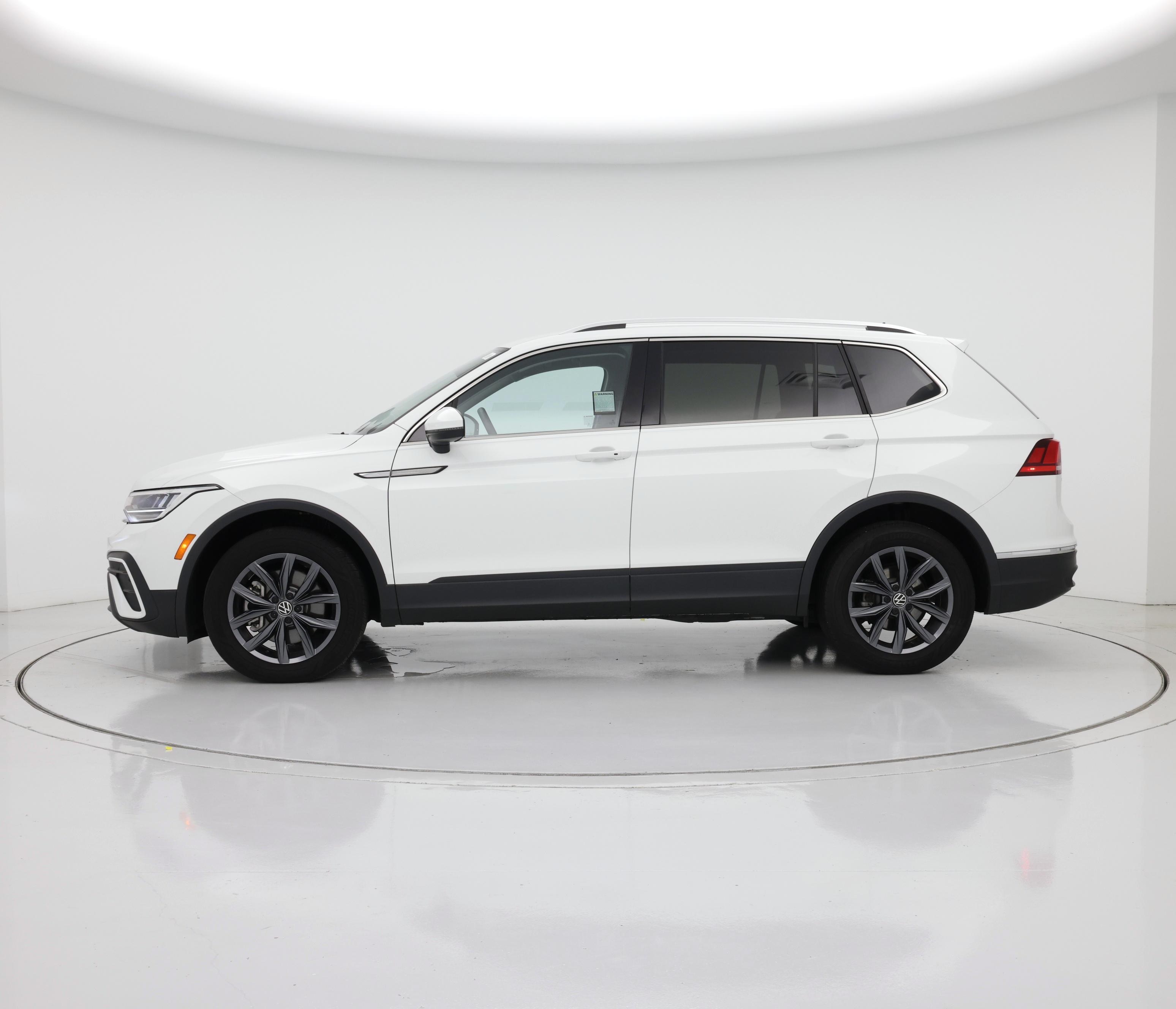 Thumbnail: 2022 Volkswagen Tiguan - 3