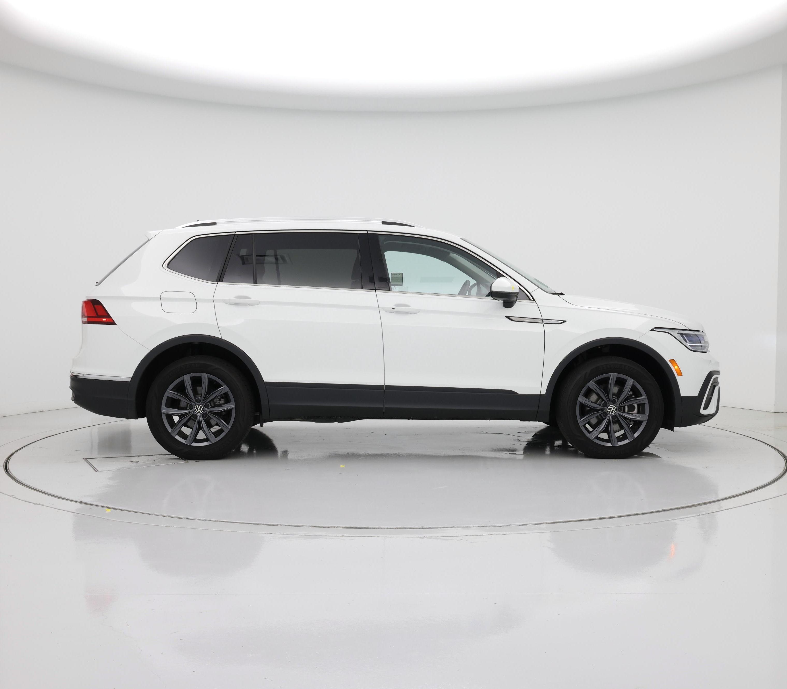 Thumbnail: 2022 Volkswagen Tiguan - 7