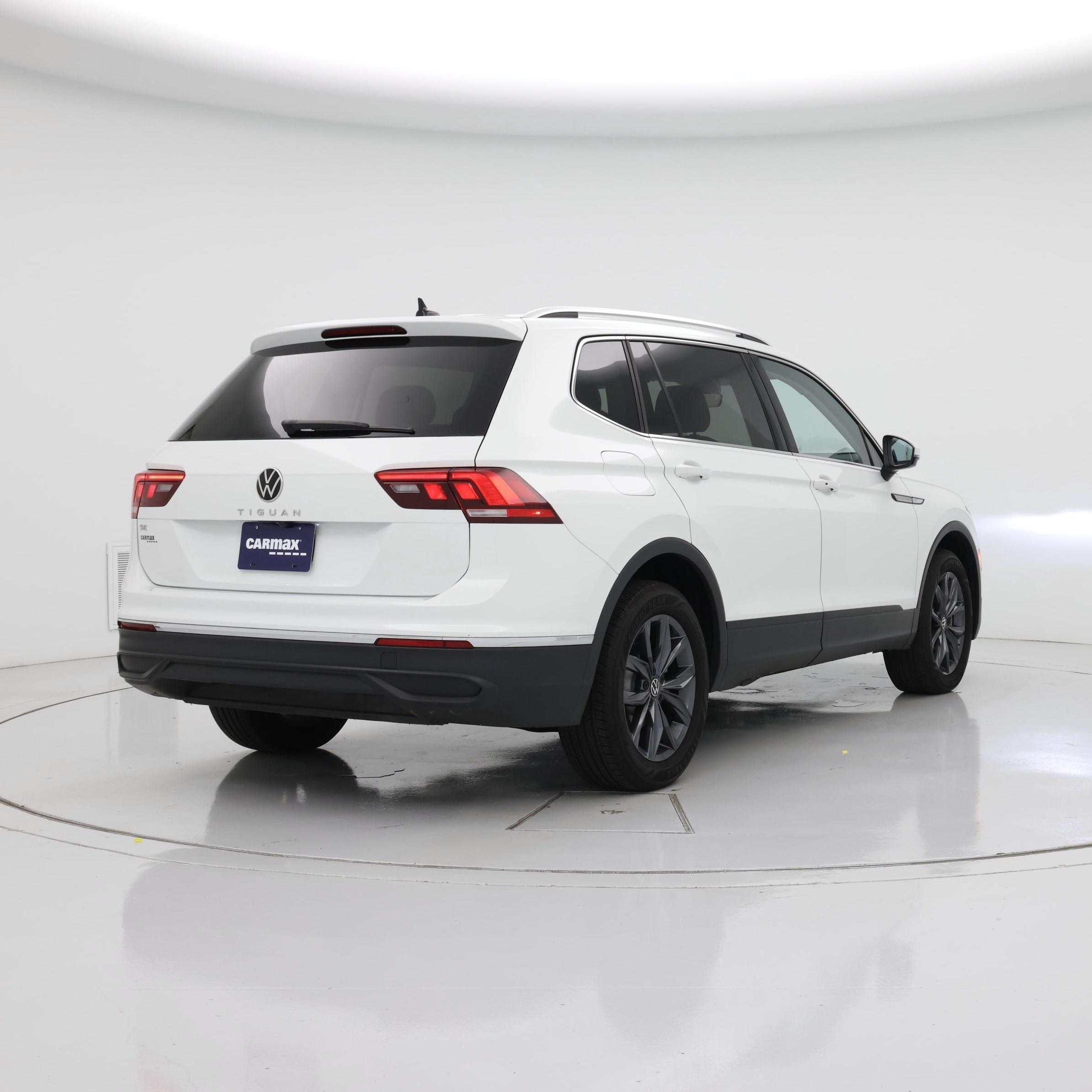Thumbnail: 2022 Volkswagen Tiguan - 8