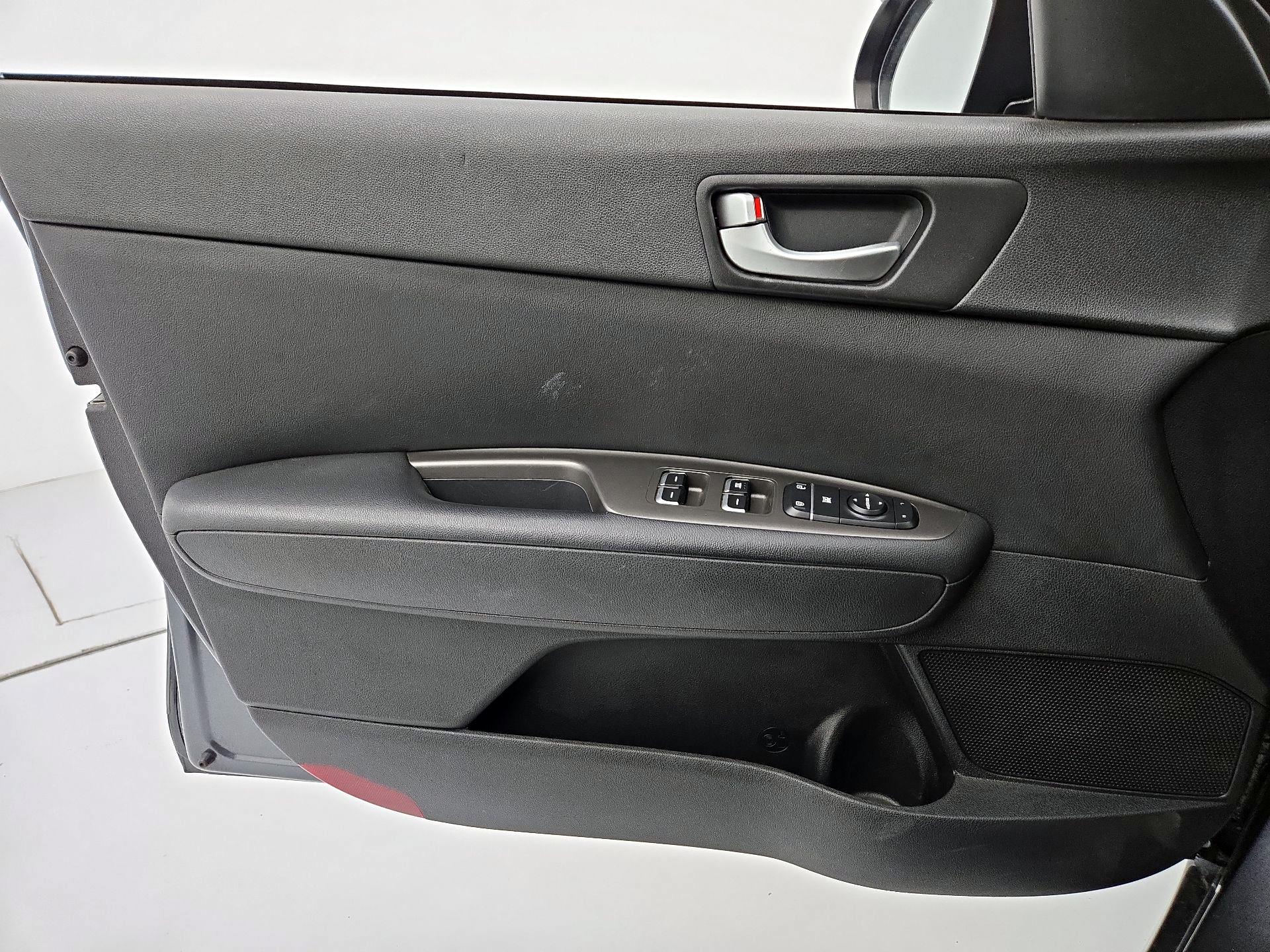 Thumbnail: 2020 Kia Optima - 12