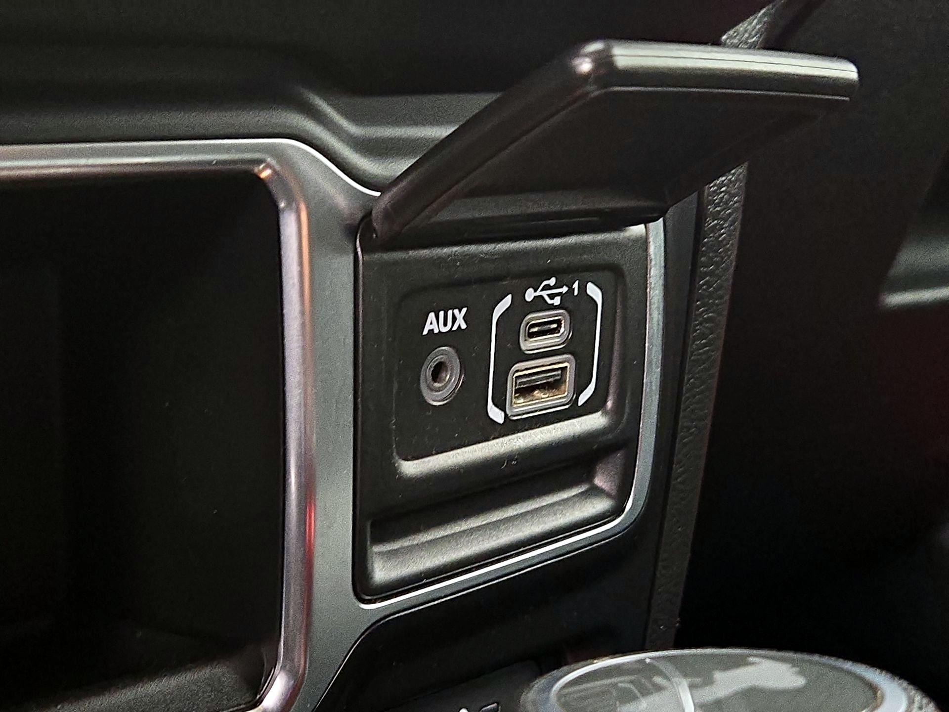Thumbnail: 2021 Jeep Wrangler - 18