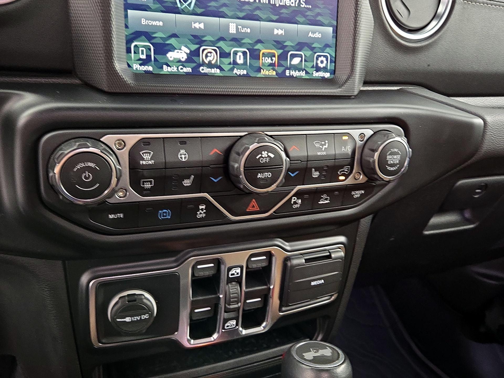 Thumbnail: 2022 Jeep Wrangler - 17