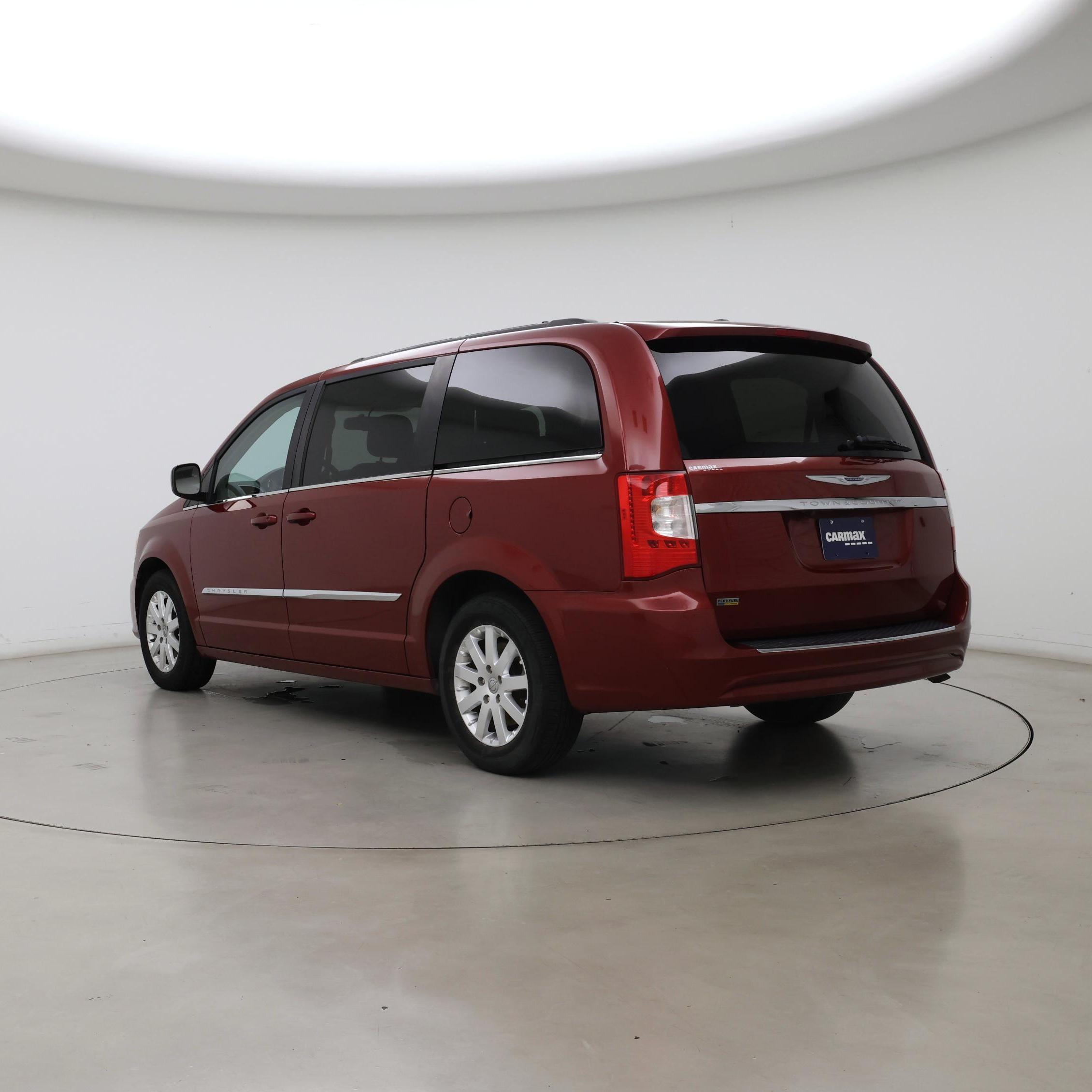 Thumbnail: 2016 Chrysler Town & Country - 2