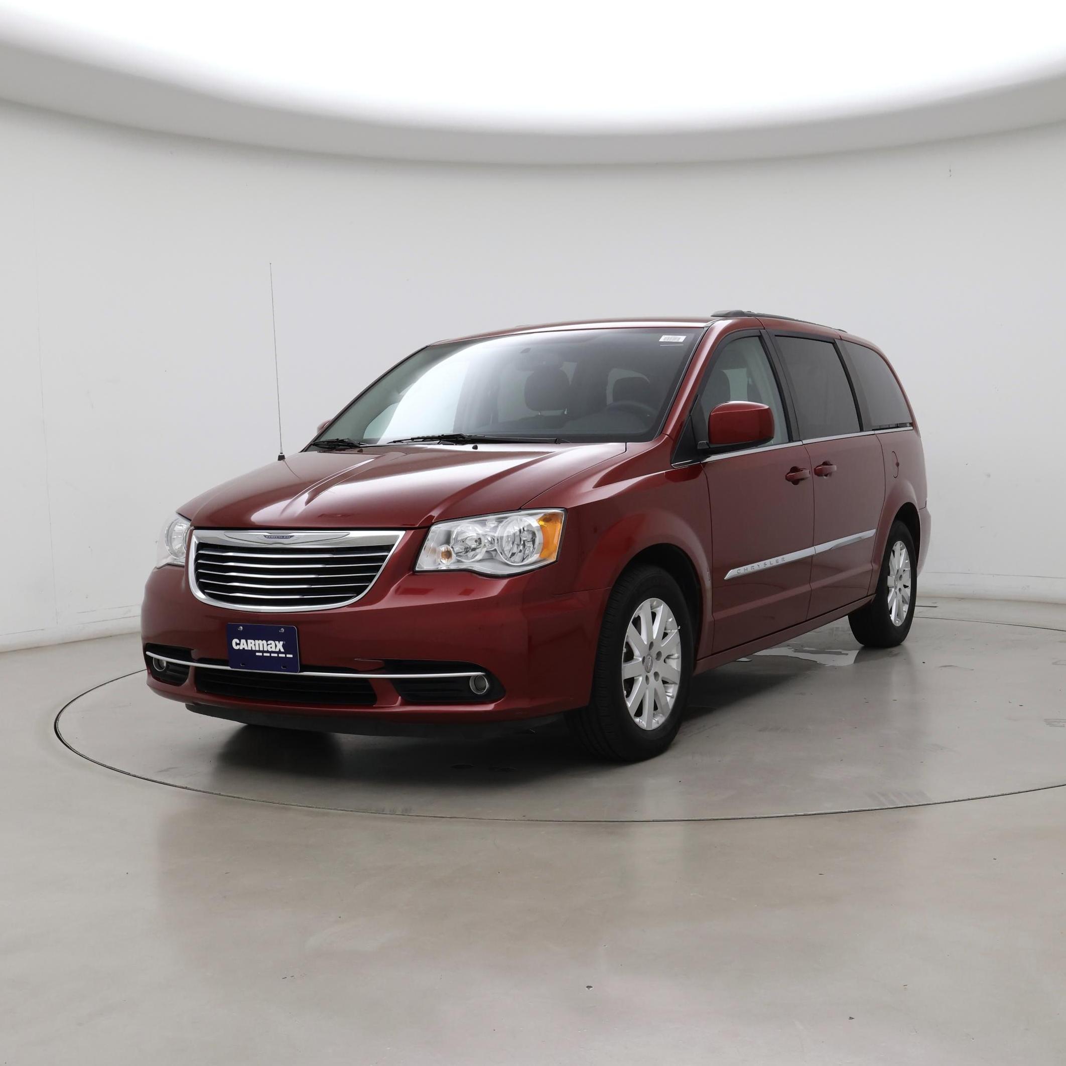 Thumbnail: 2016 Chrysler Town & Country - 4